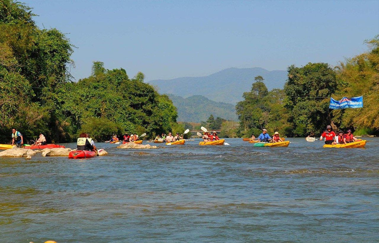Vang Vieng:Day Tour with Kayaking, Ziplining,and Cave tubing 3