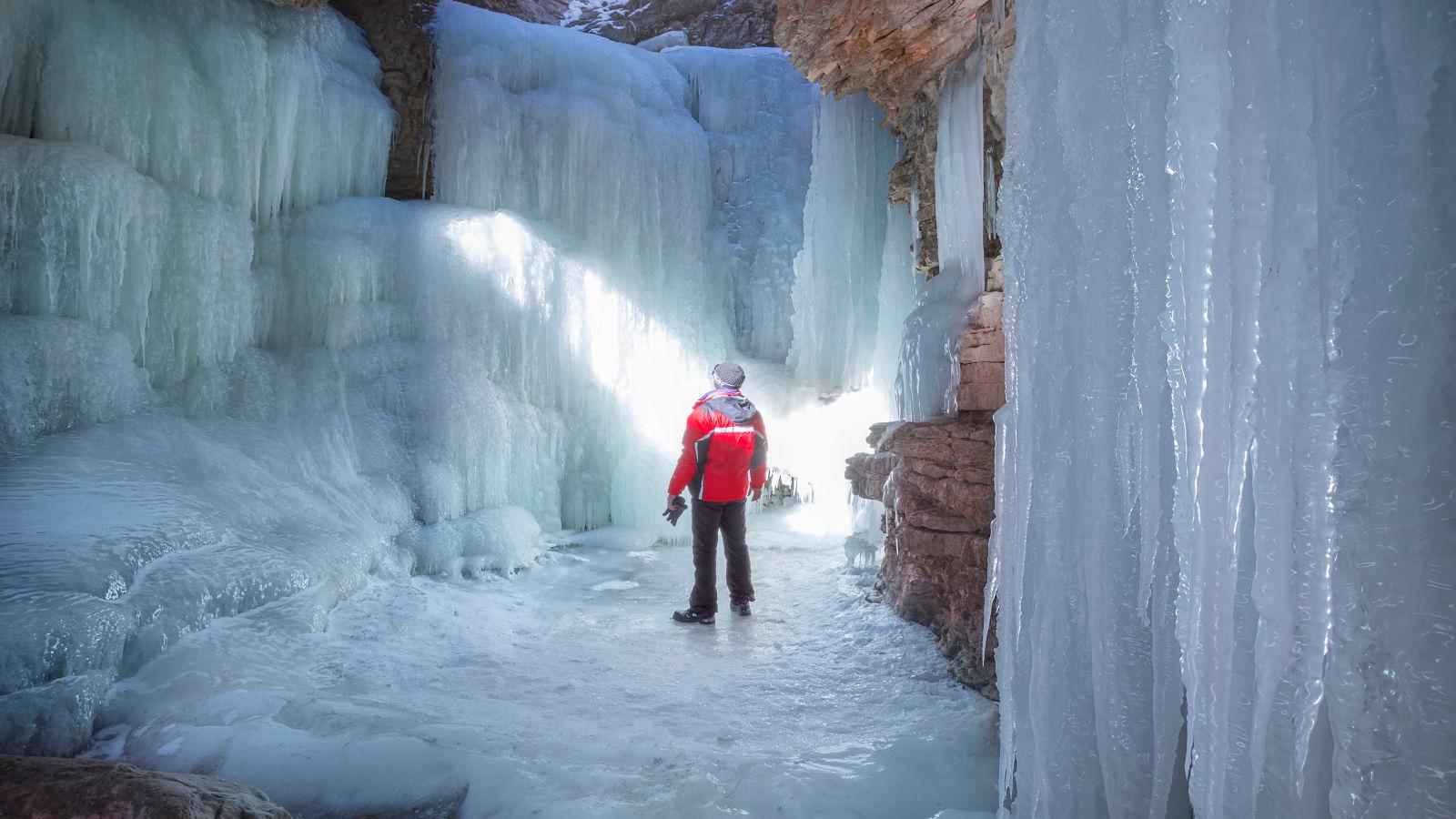 From Baku: Full-Day Frozen Waterfall Hiking Tour