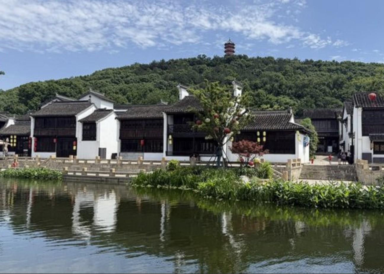 Wuxi: Huishan Old Town & Lake Li Sunset Day Trip 3