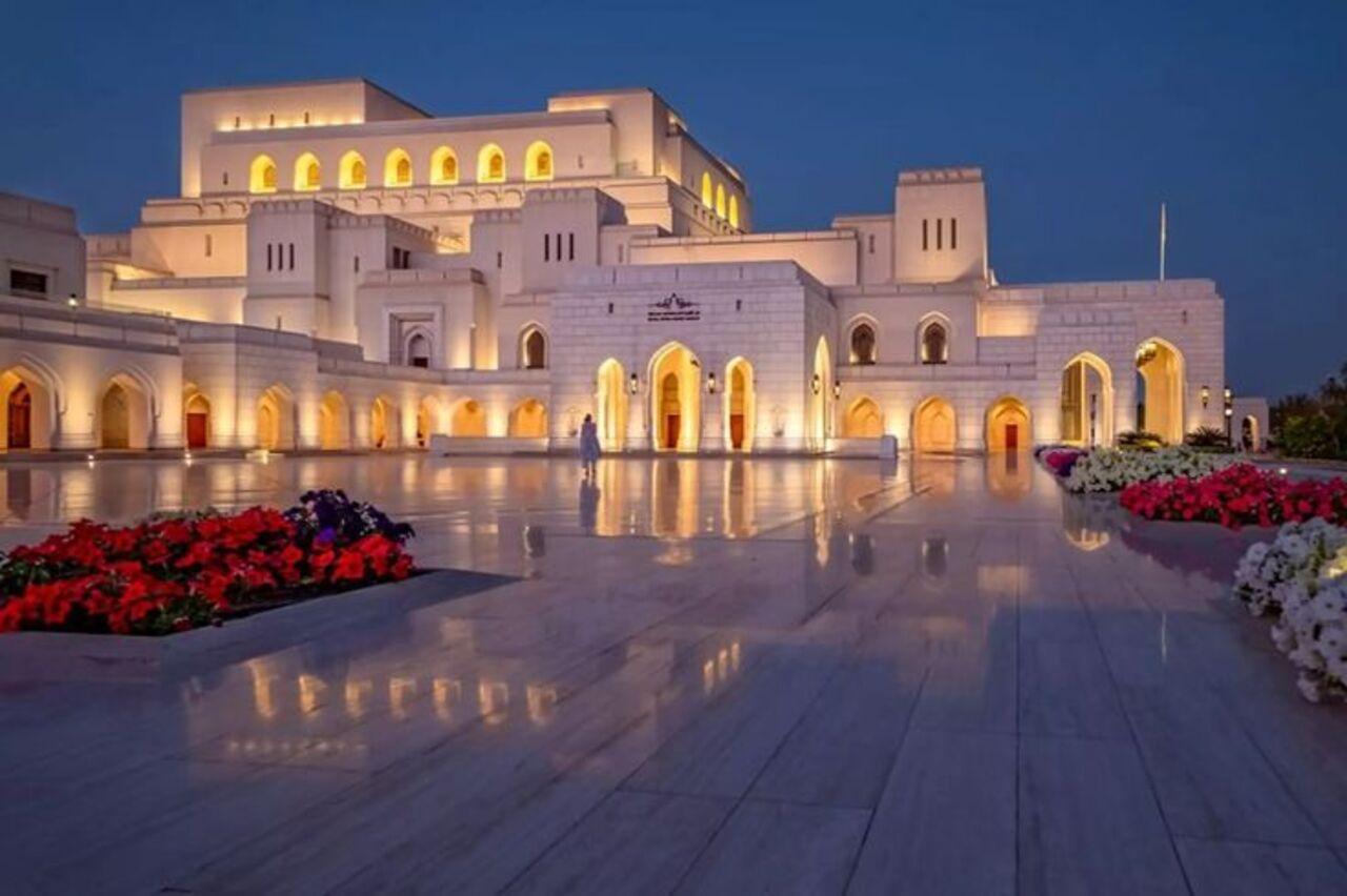 Muscat: Private Nighttime City Tour & Scenic Seaside Drive