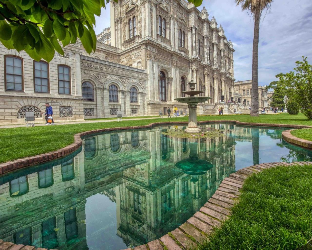 Istanbul: Dolmabahçe Palace Tour and Sunset Yacht Cruise 3