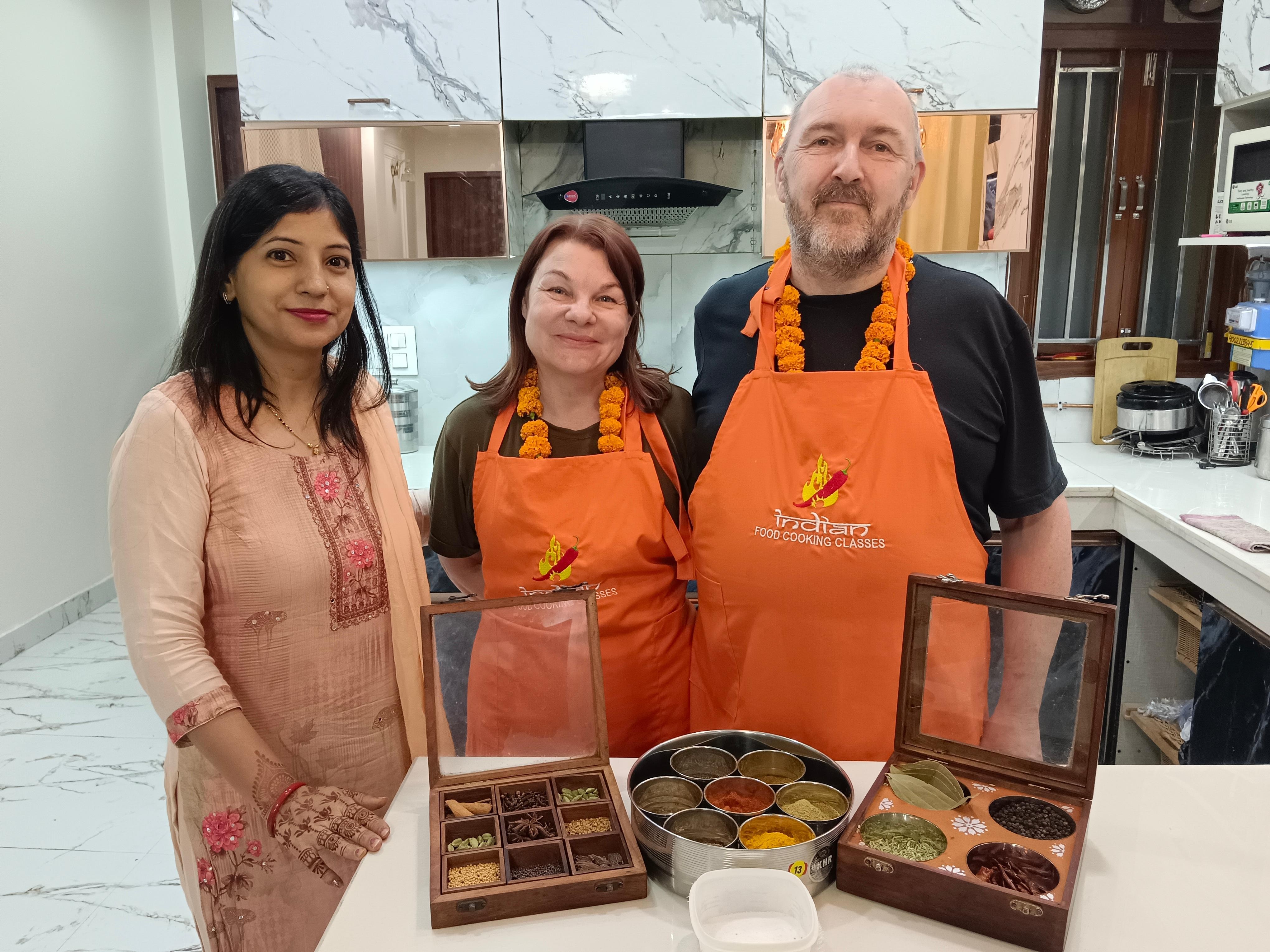 Delhi: Indian Cooking Class in Local home with Meal 2