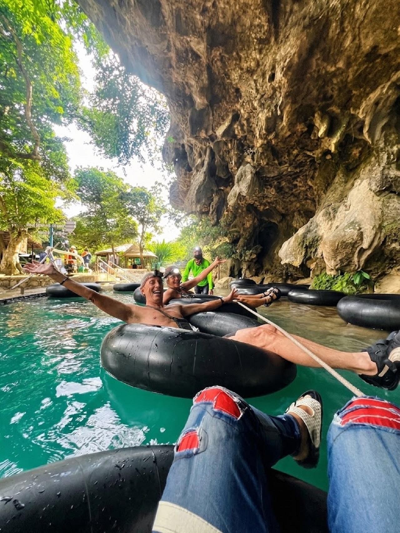 Vang Vieng: Water Cave Tubing & Nam Song River Kayaking Tour