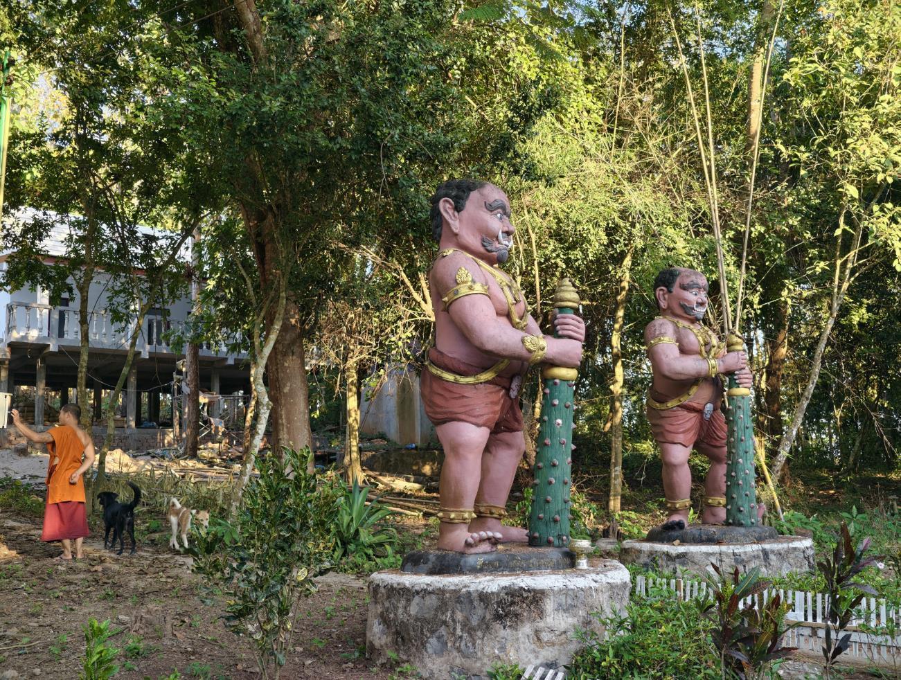 Luang Prabang: Hidden Temples & Sacred Cave Hiking Tour