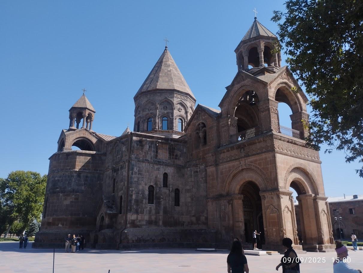 From Yerevan: Levon's Divine Underground & Machanents house 2