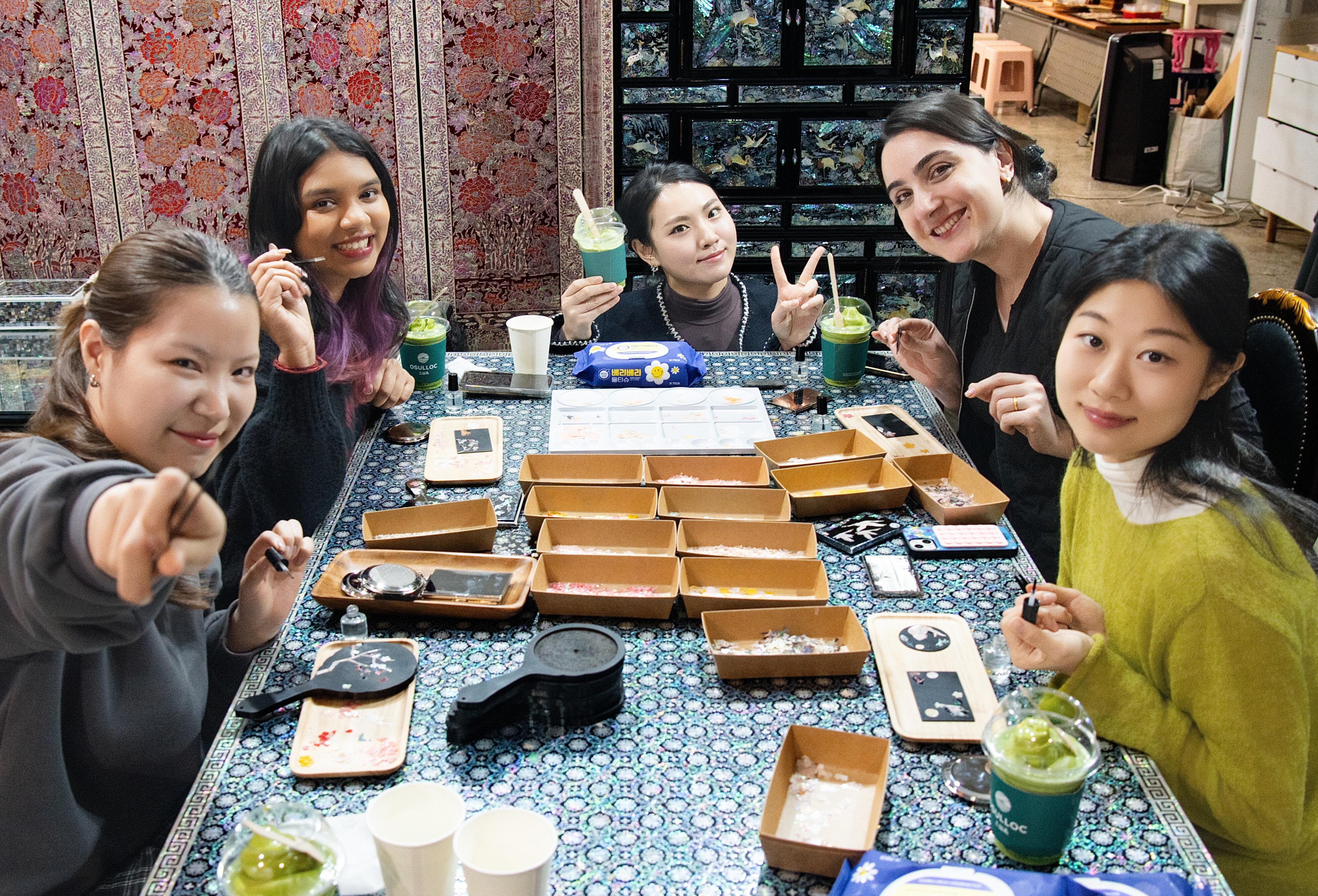 Seoul: Bukchon Najeonchilgi Mother-of-Pearl Handicraft Class 2