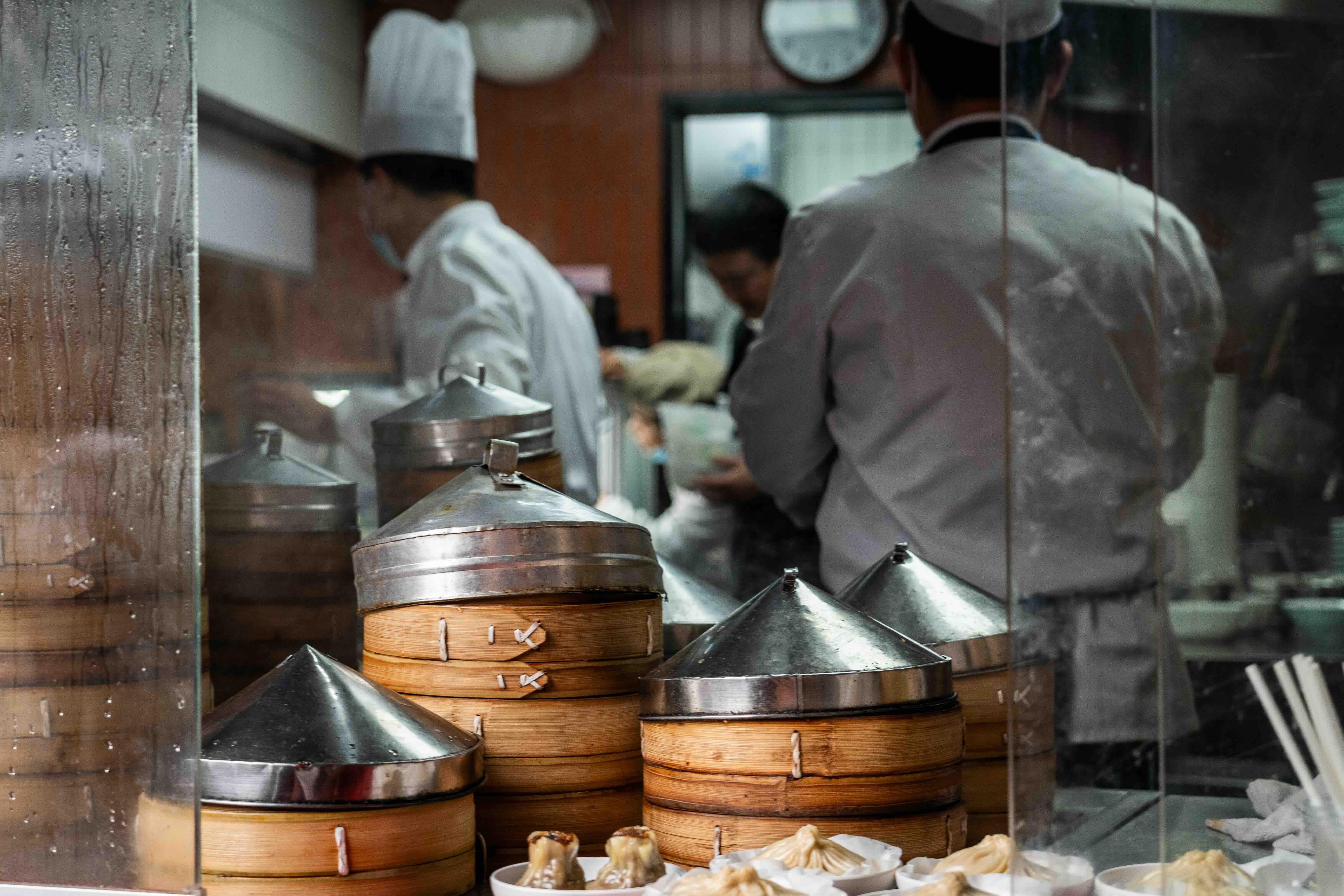 Shanghai: Yuyuan, City God Temple Old City Tour-Tip Based 3