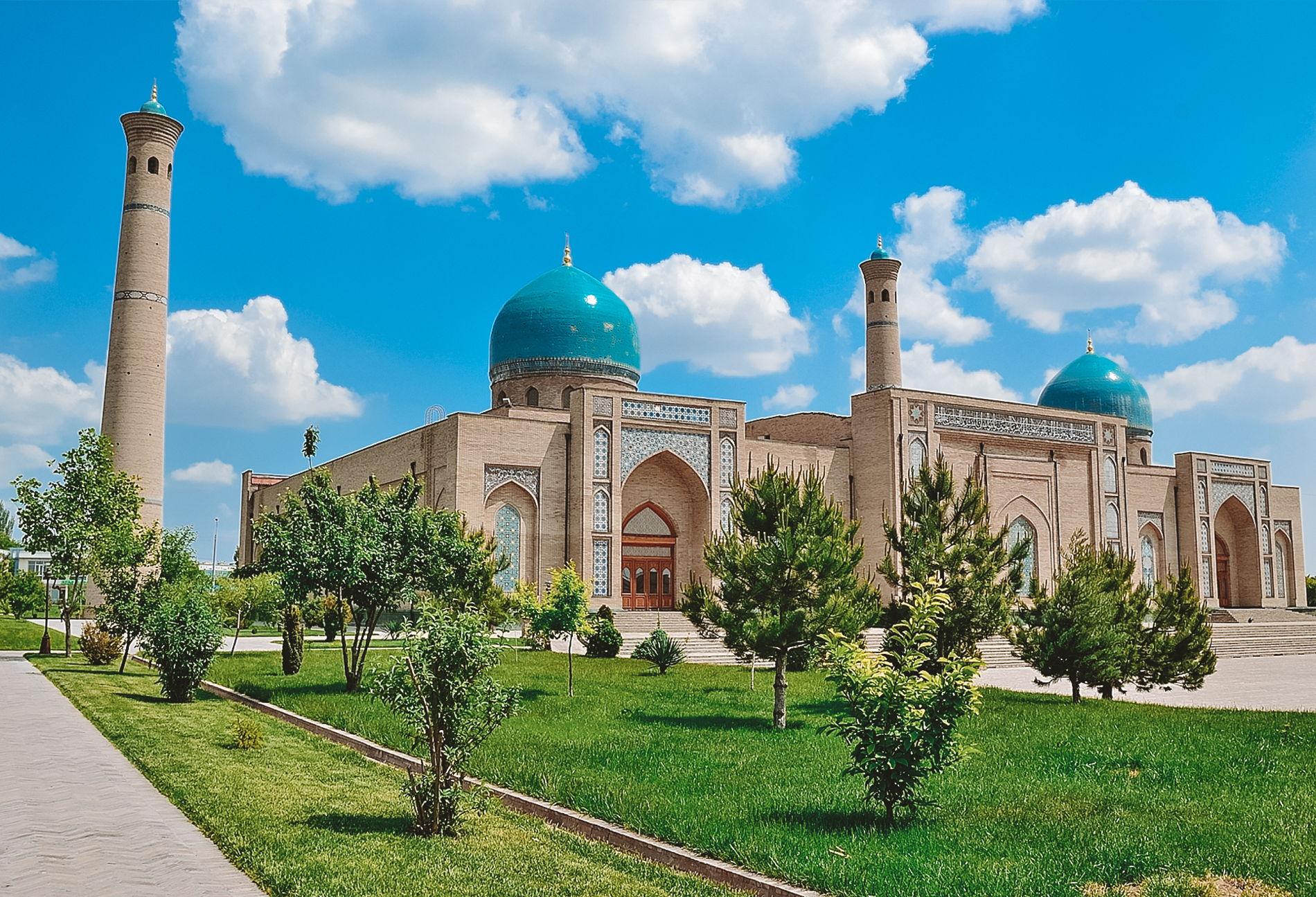 Tashkent: City Tour with Local Guide and Night Option 2