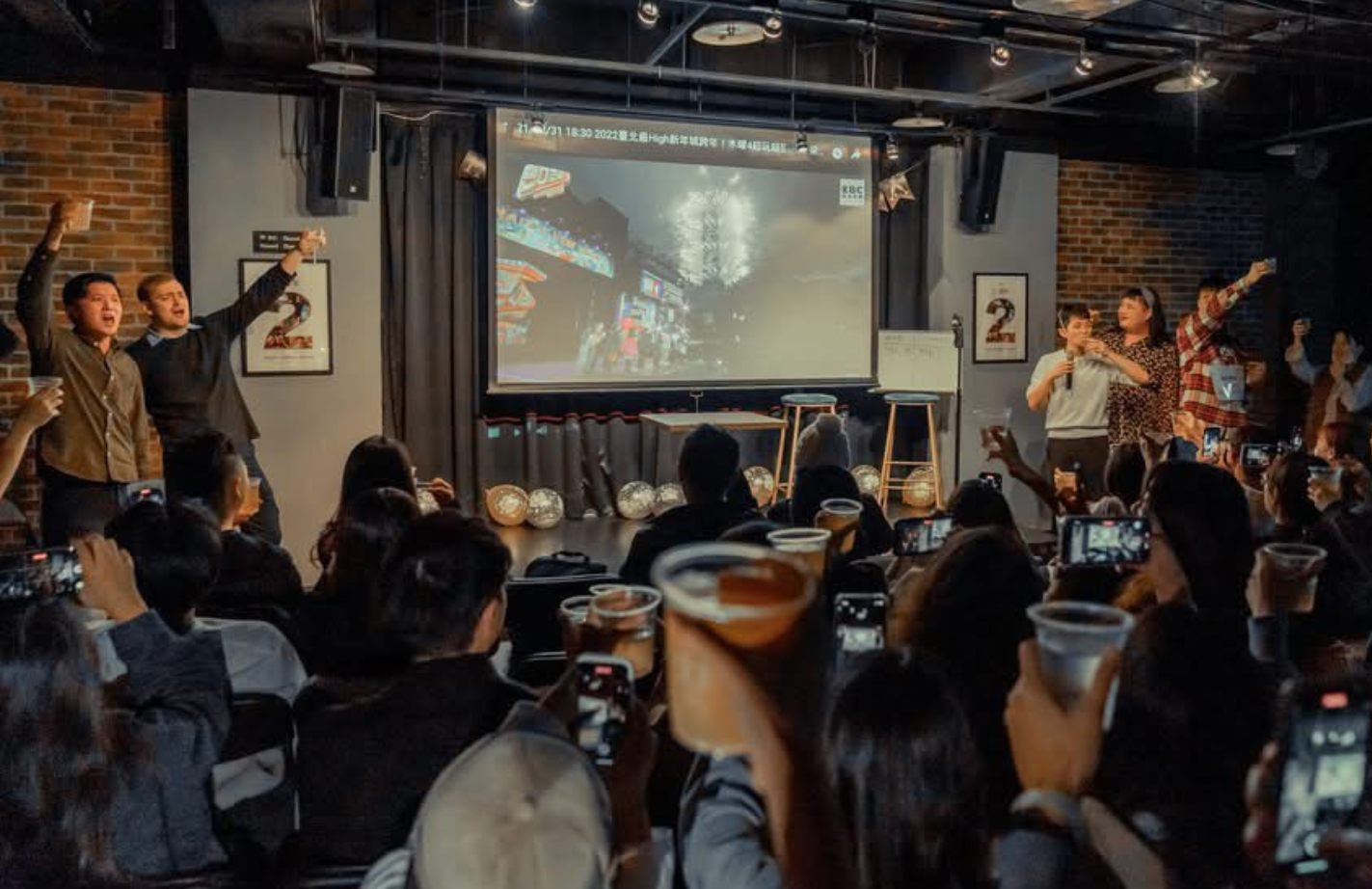 Taipei: Zhongshan District Tour with Comedy Show 3