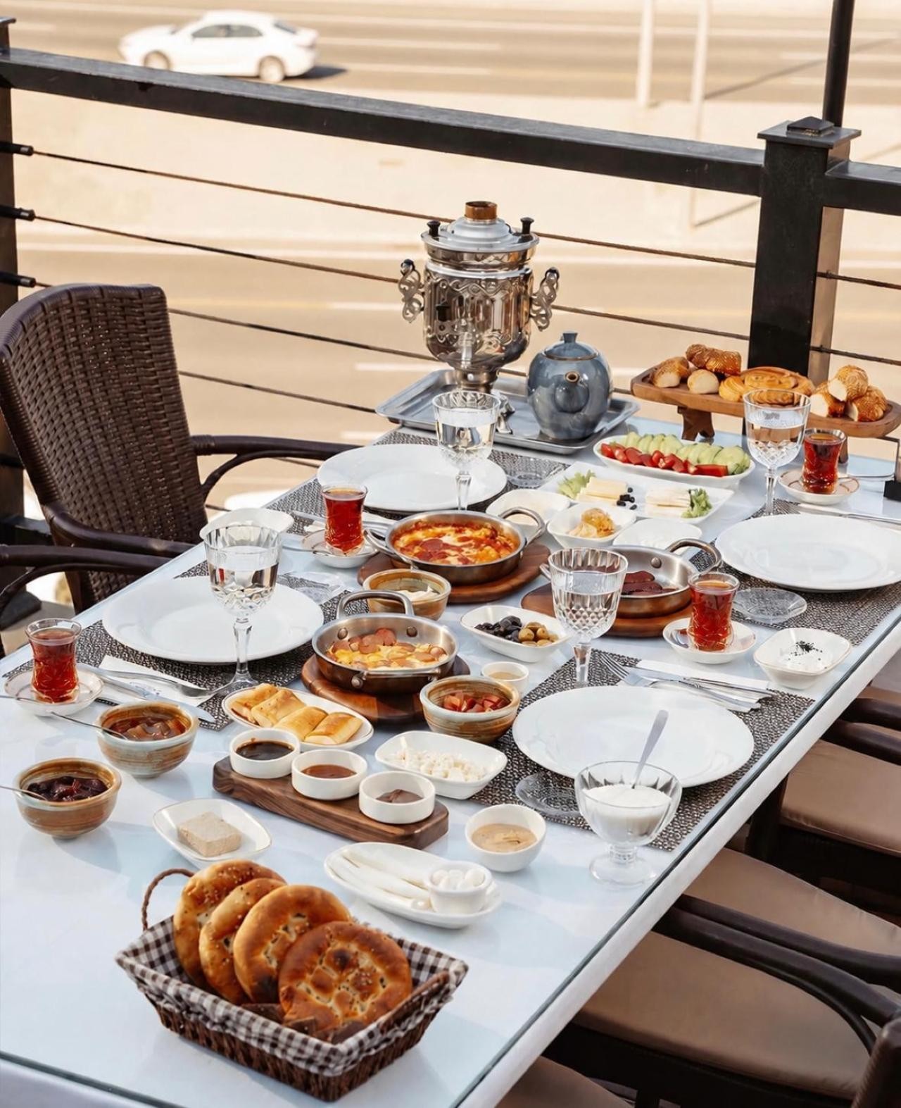 Baku: Old City Walking Tour with Traditional Breakfast 2