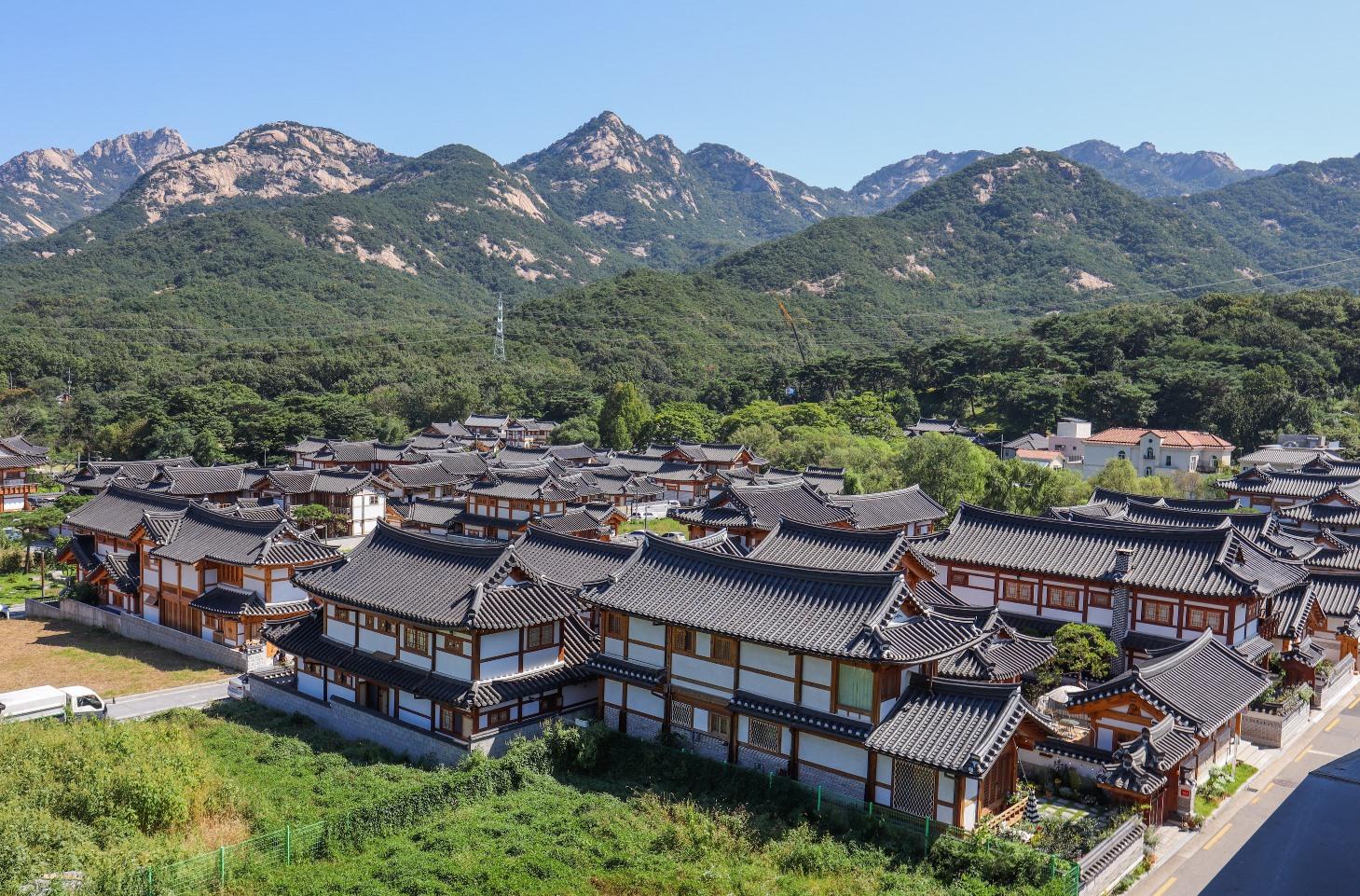 Seoul: Guided Tour of two Buddhist Temples & Hanok Village 2
