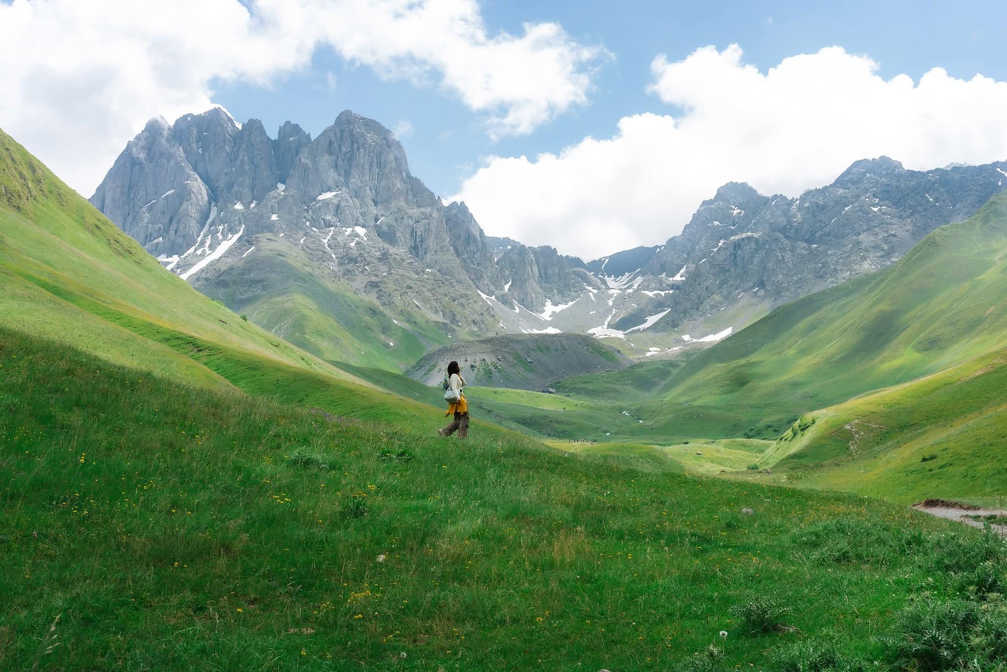 From Tbilisi: 2-Day Kazbegi, Dariali Valley, & Gergeti Tour 2