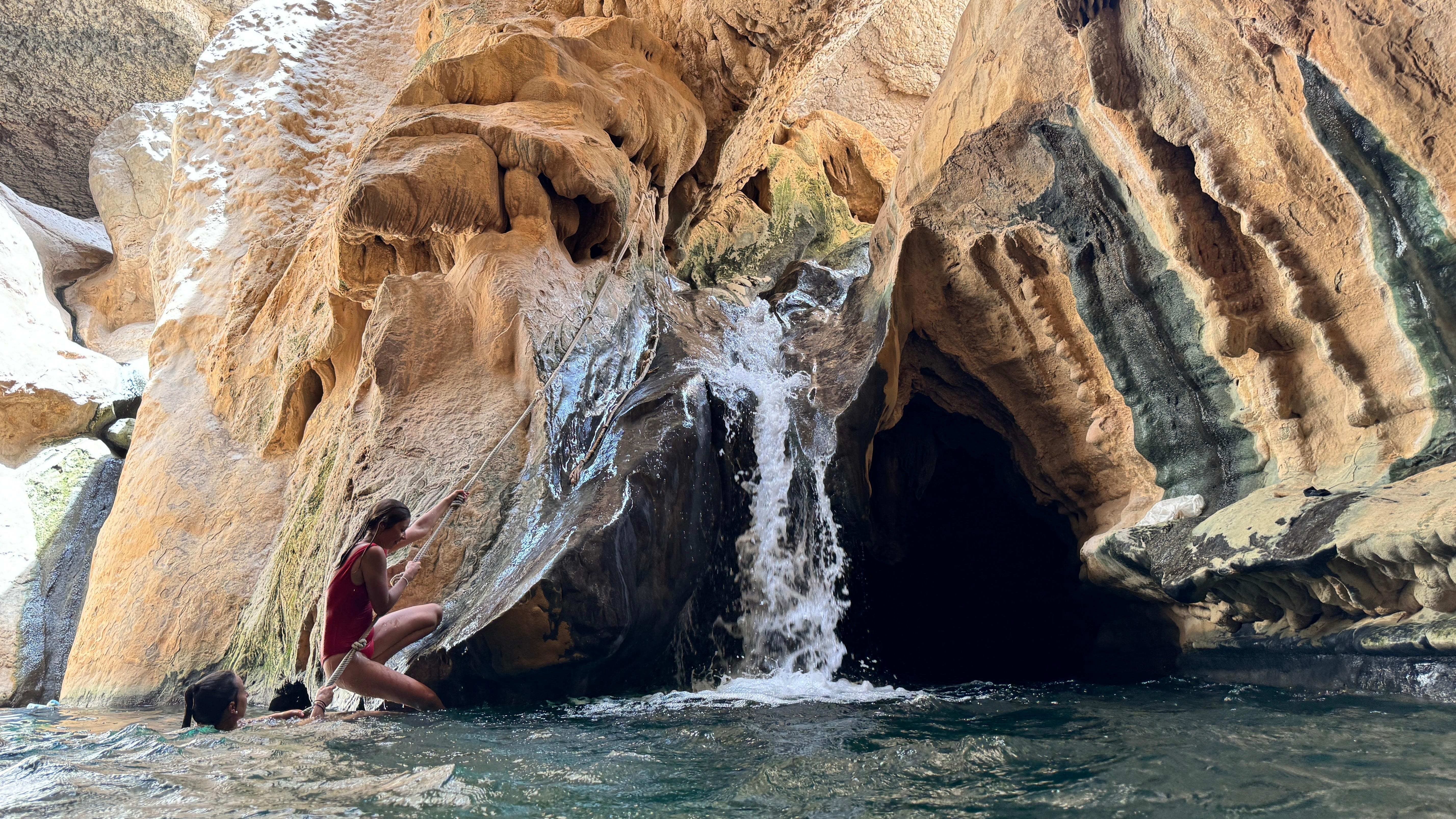 2-Day Oman Adventure: Wadi Shab, Turtles & Desert 3