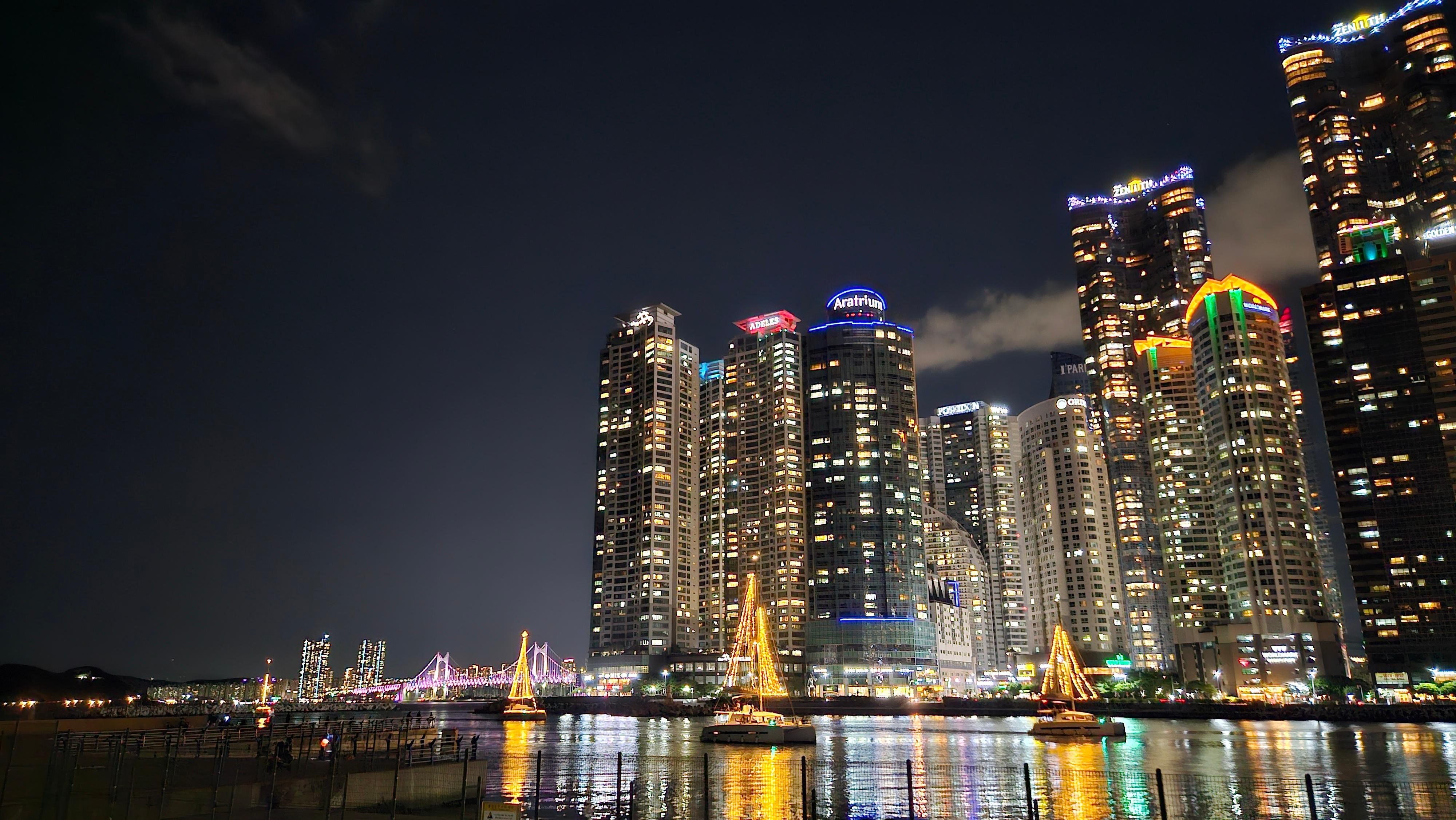 Busan: Night Views Tour with Yacht Ride and Fireworks 2