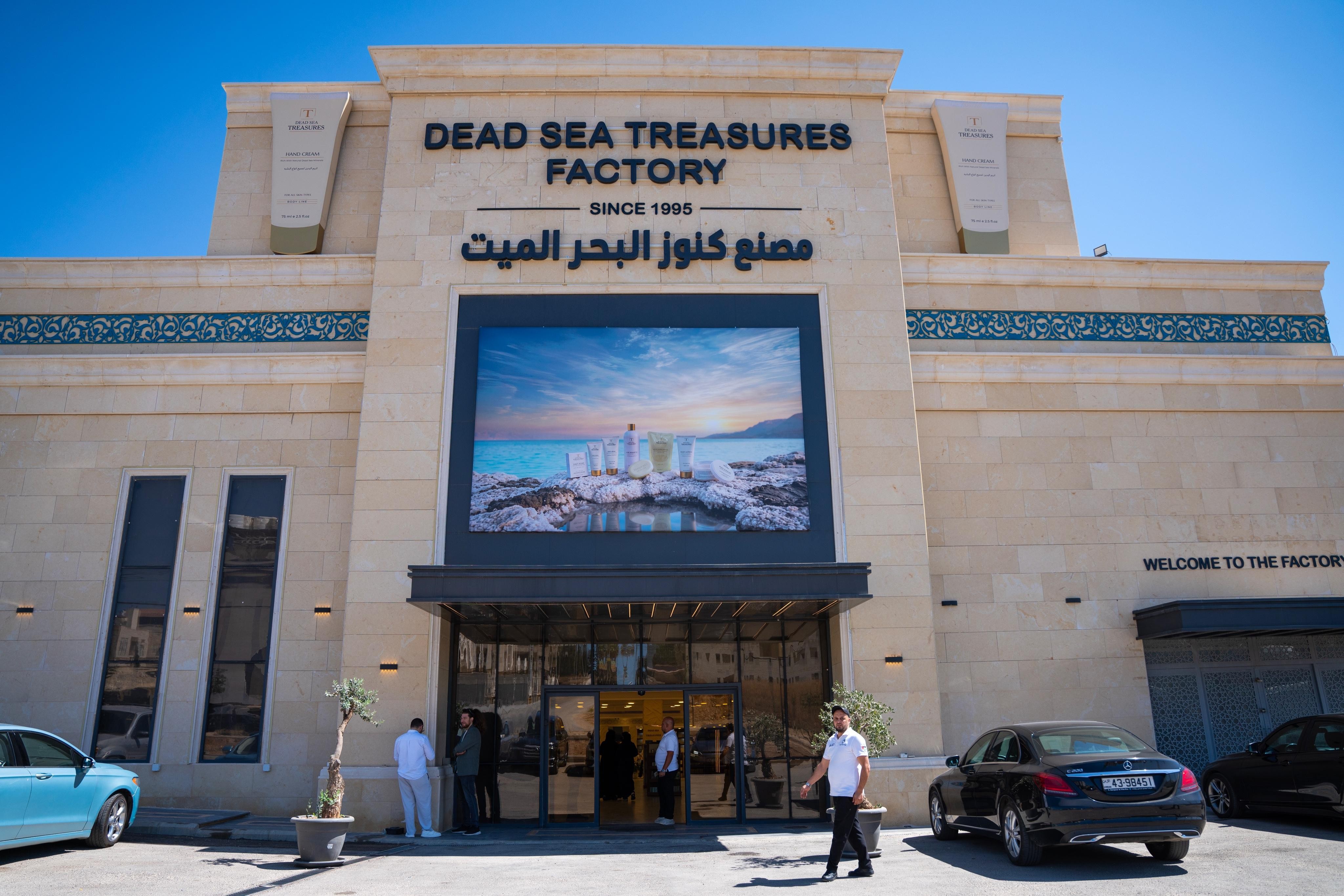 Amman: Experience the Treasures of the Dead Sea Factory — guided tour in Amman