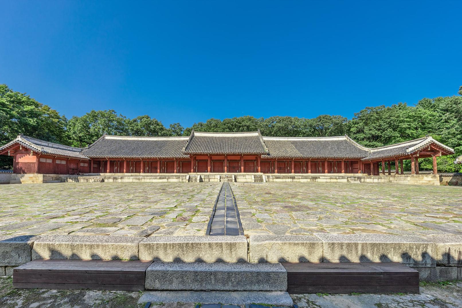 Explore Roots of Seoul: Jongmyo, Temple, Market Walking Tour