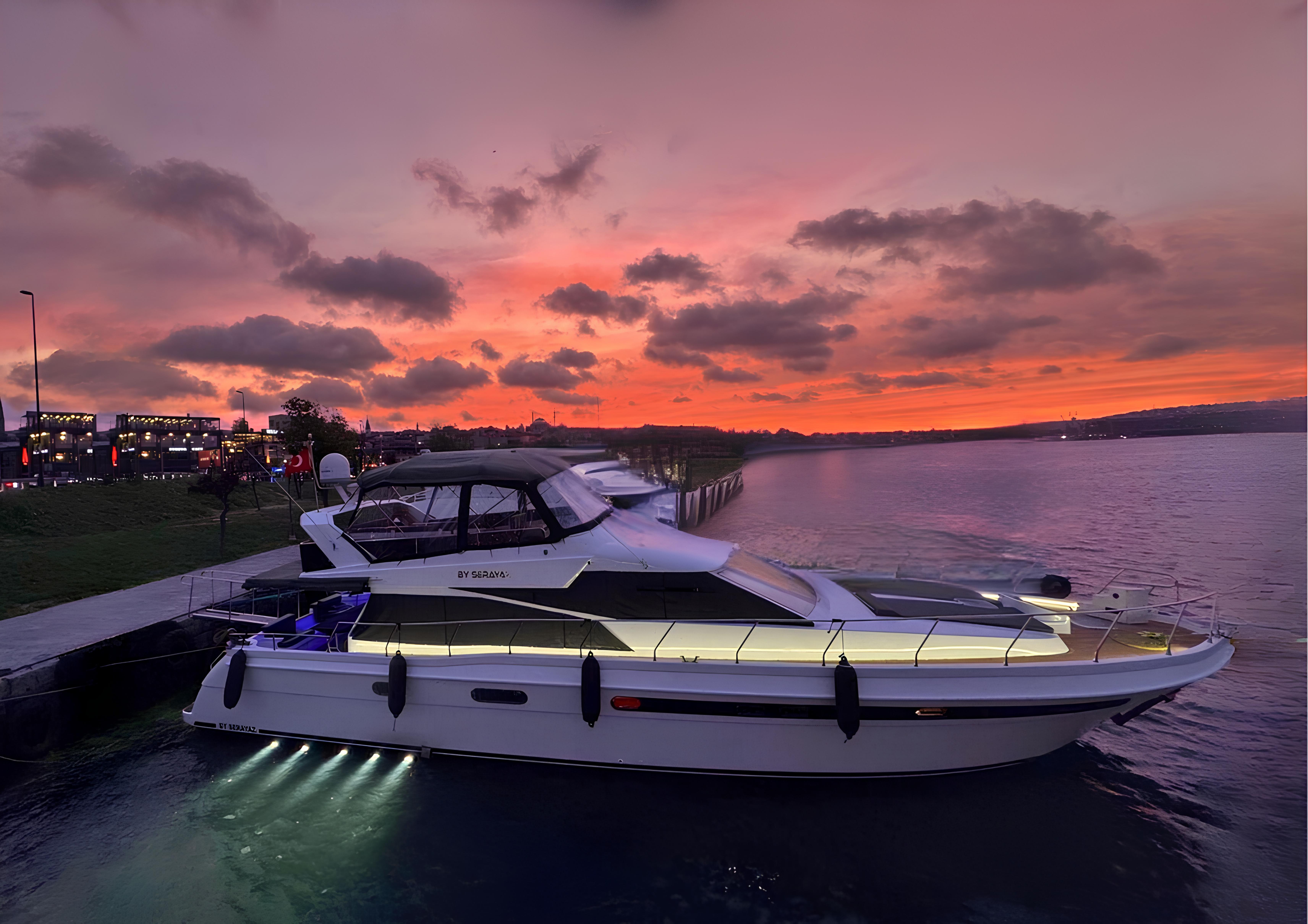 Istanbul: Sunset or Day Small-Group Yacht Cruise with Snacks 3
