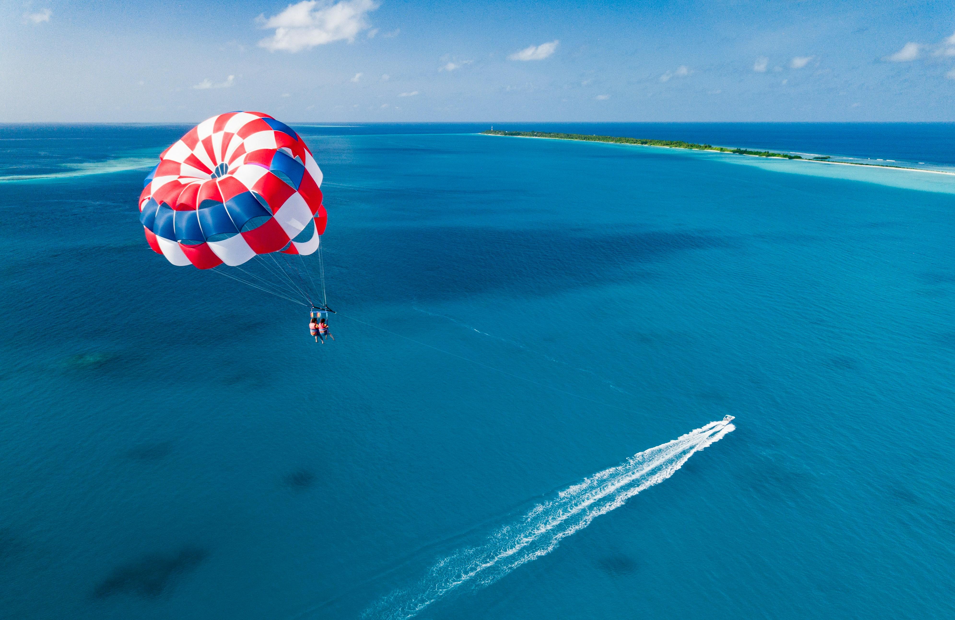 Kota Kinabalu: Parasailing and Snorkeling Island Trip