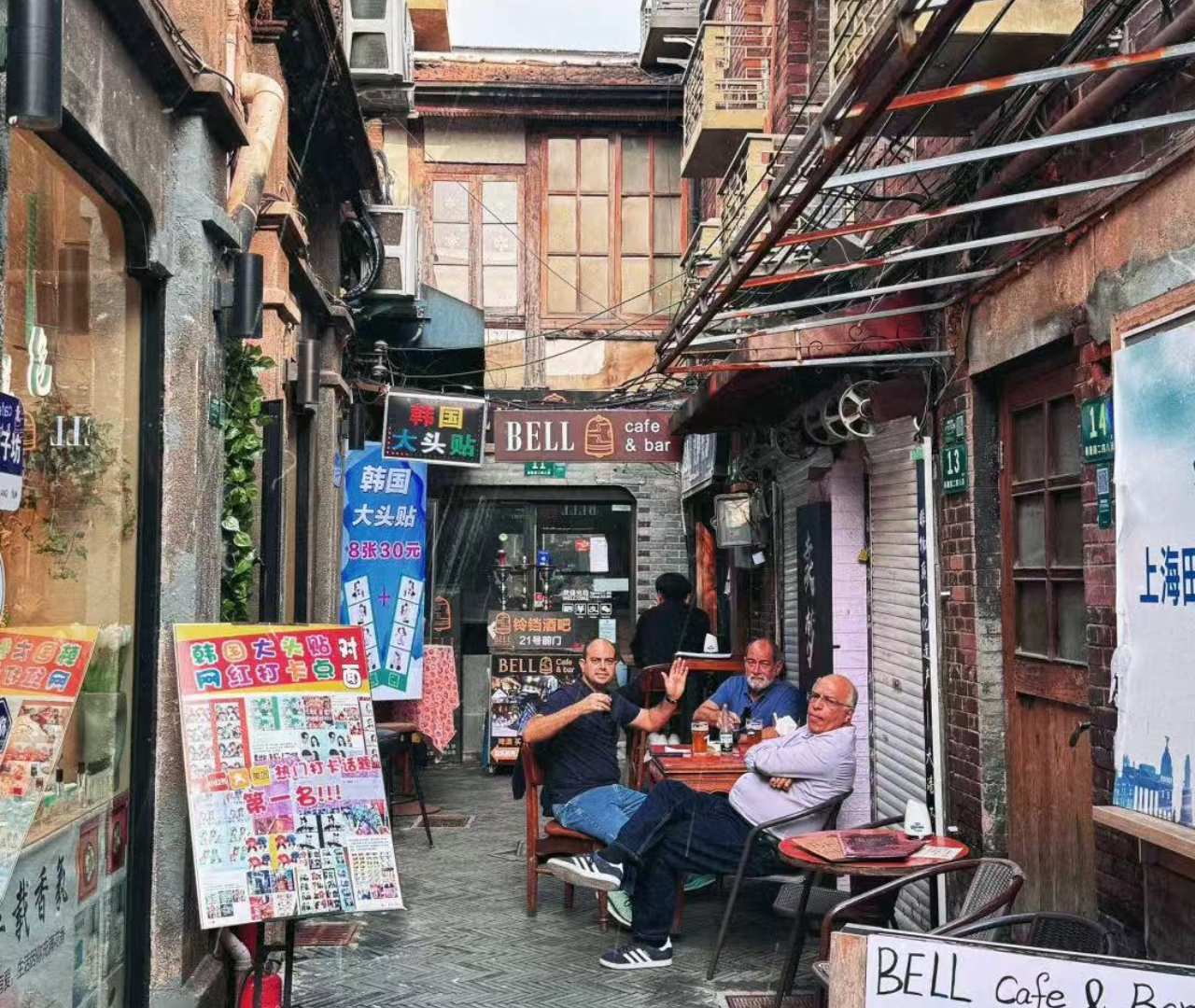 Shanghai: Traditional Craft & Culinary Tour with Guide