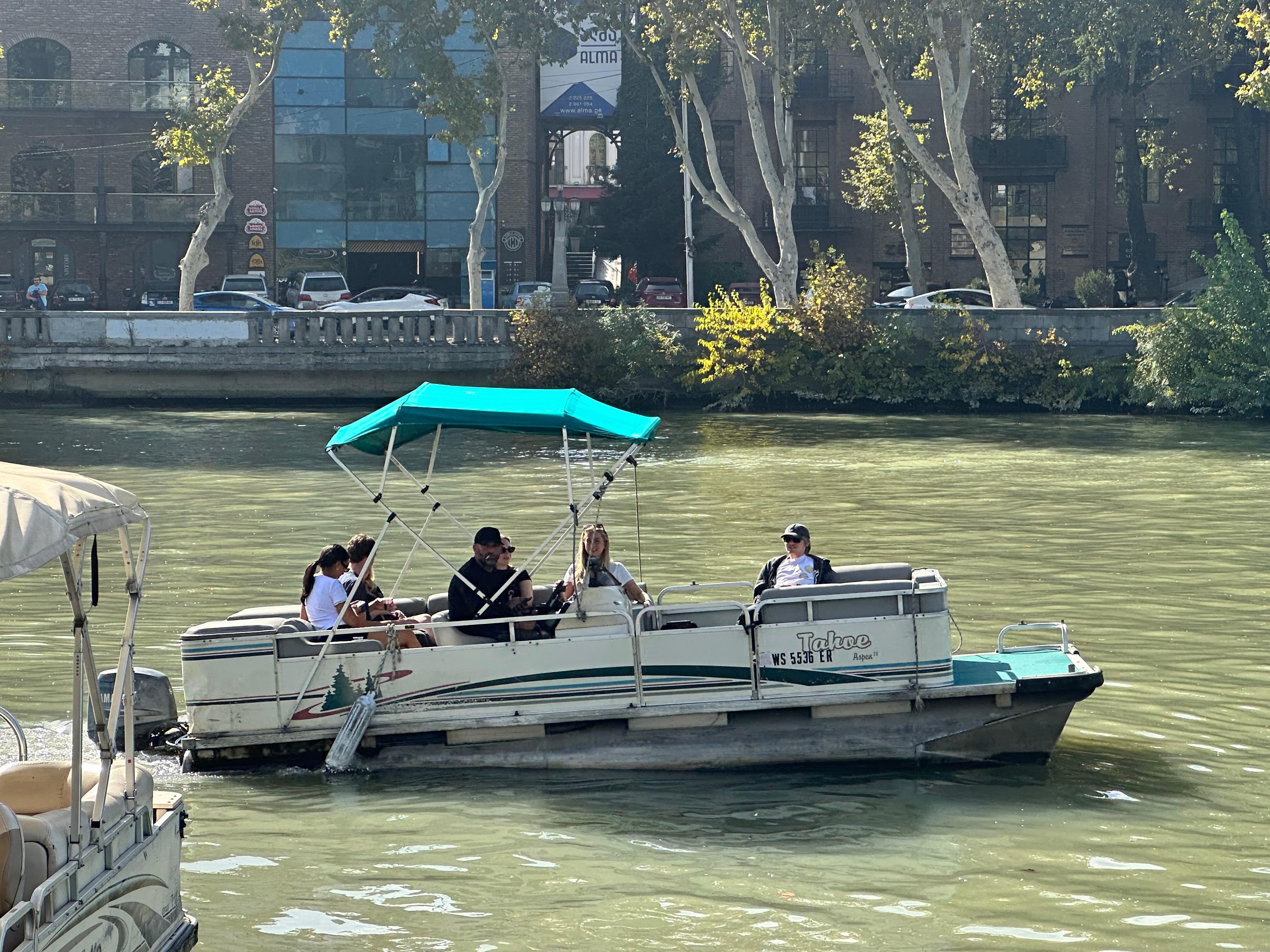 Tbilisi: River Sightseeing Boat Ride with Welcome Drink 3