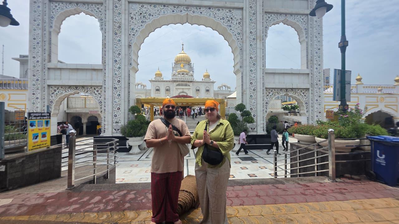 Delhi: Gurudwara Bangla Sahib Tour with Langar Meal 2