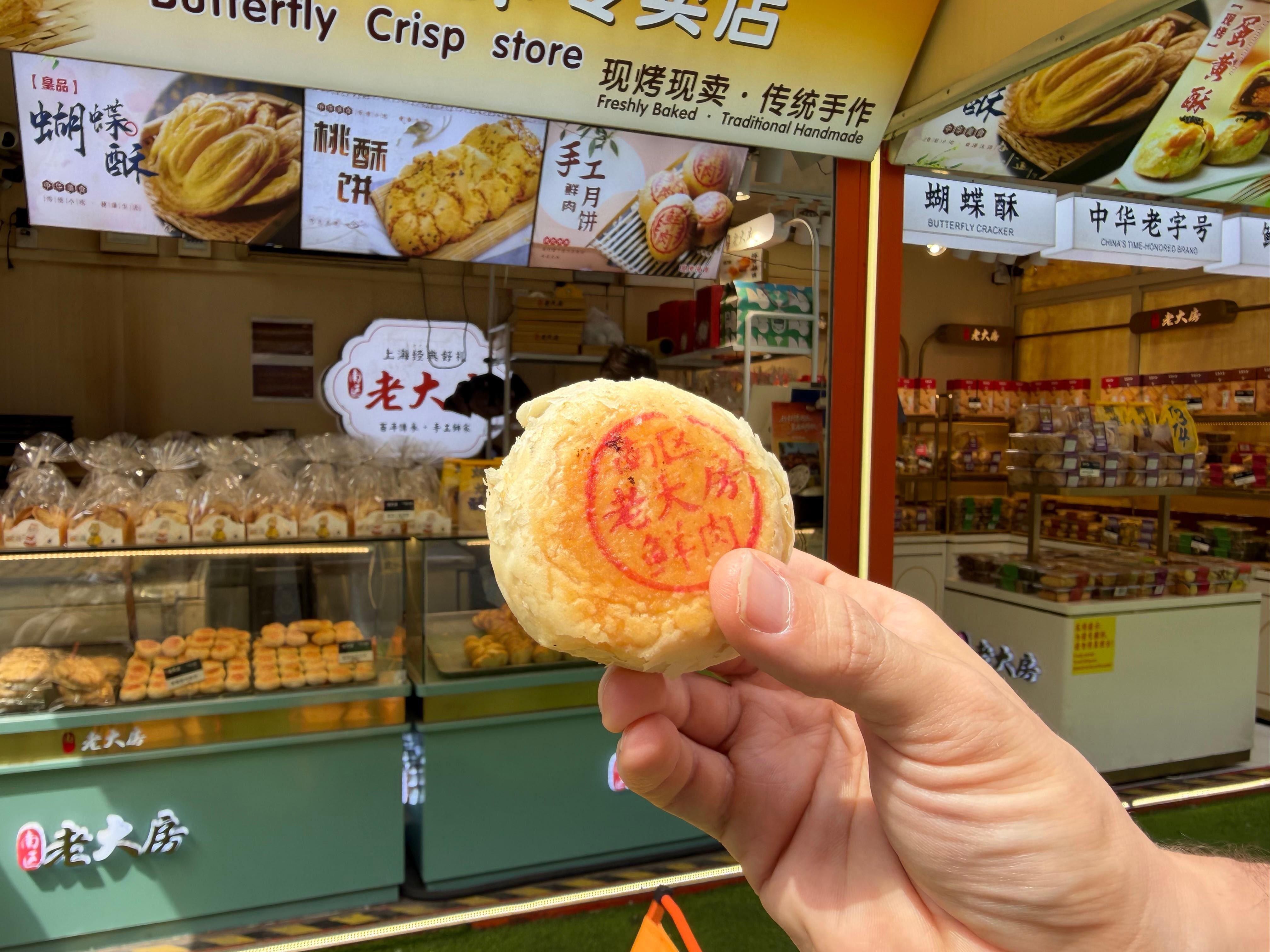 Shanghai: Yuyuan Old Street Food Walking Tour (2–2.5 Hours) 2