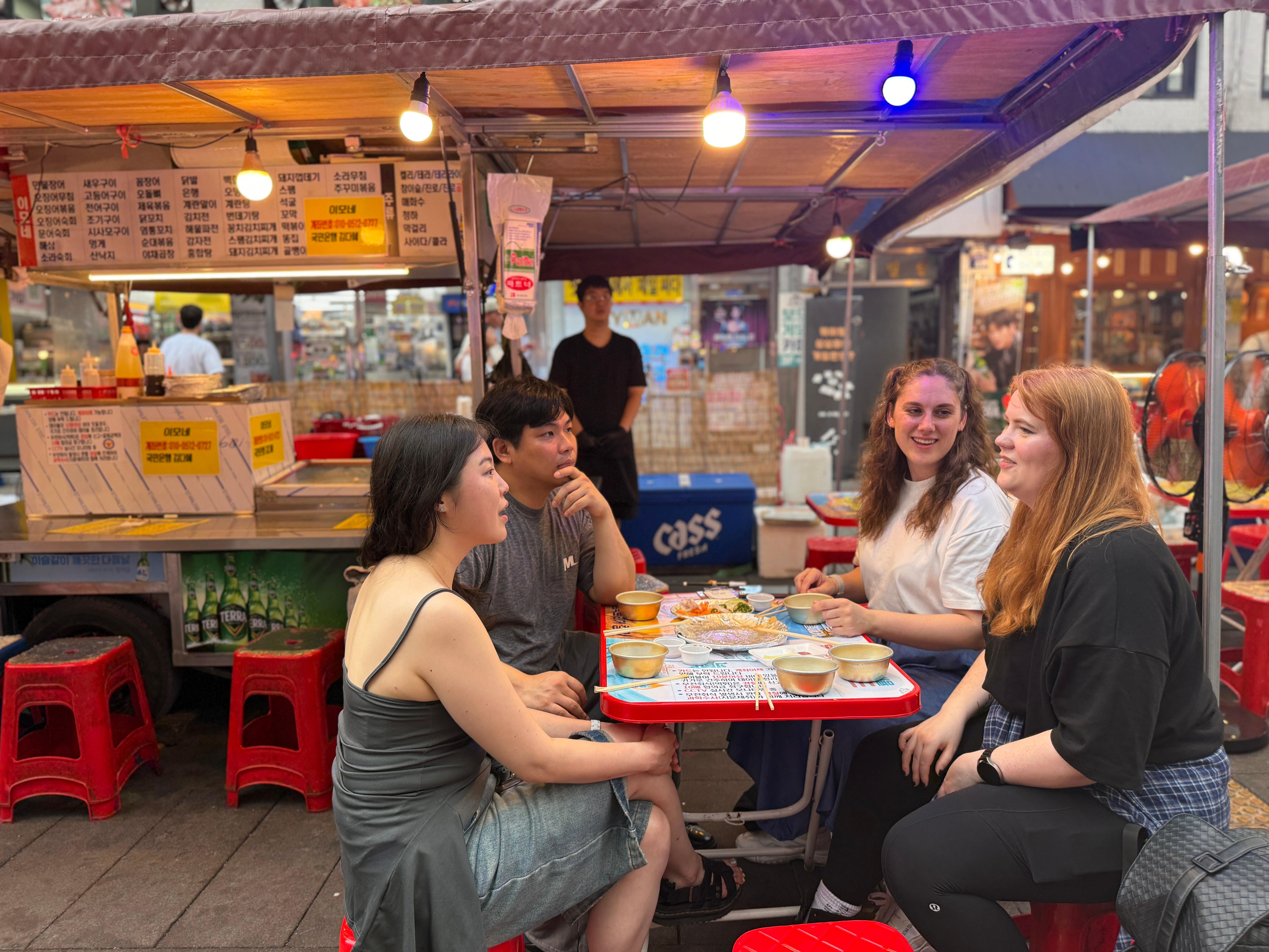 Seoul: Jongno 3-Ga and Ikseon-Dong Tour with Street Food
