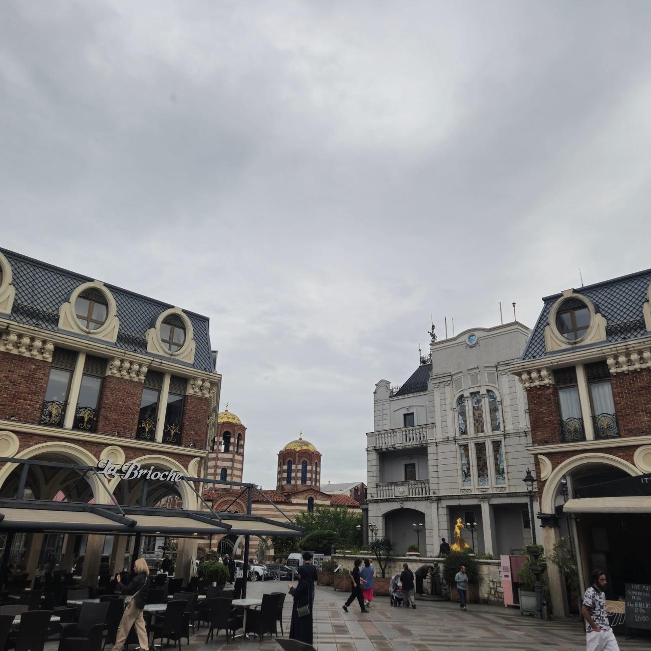 Batumi: Architectural Tour & tasting Adjarian Khachapuri 3