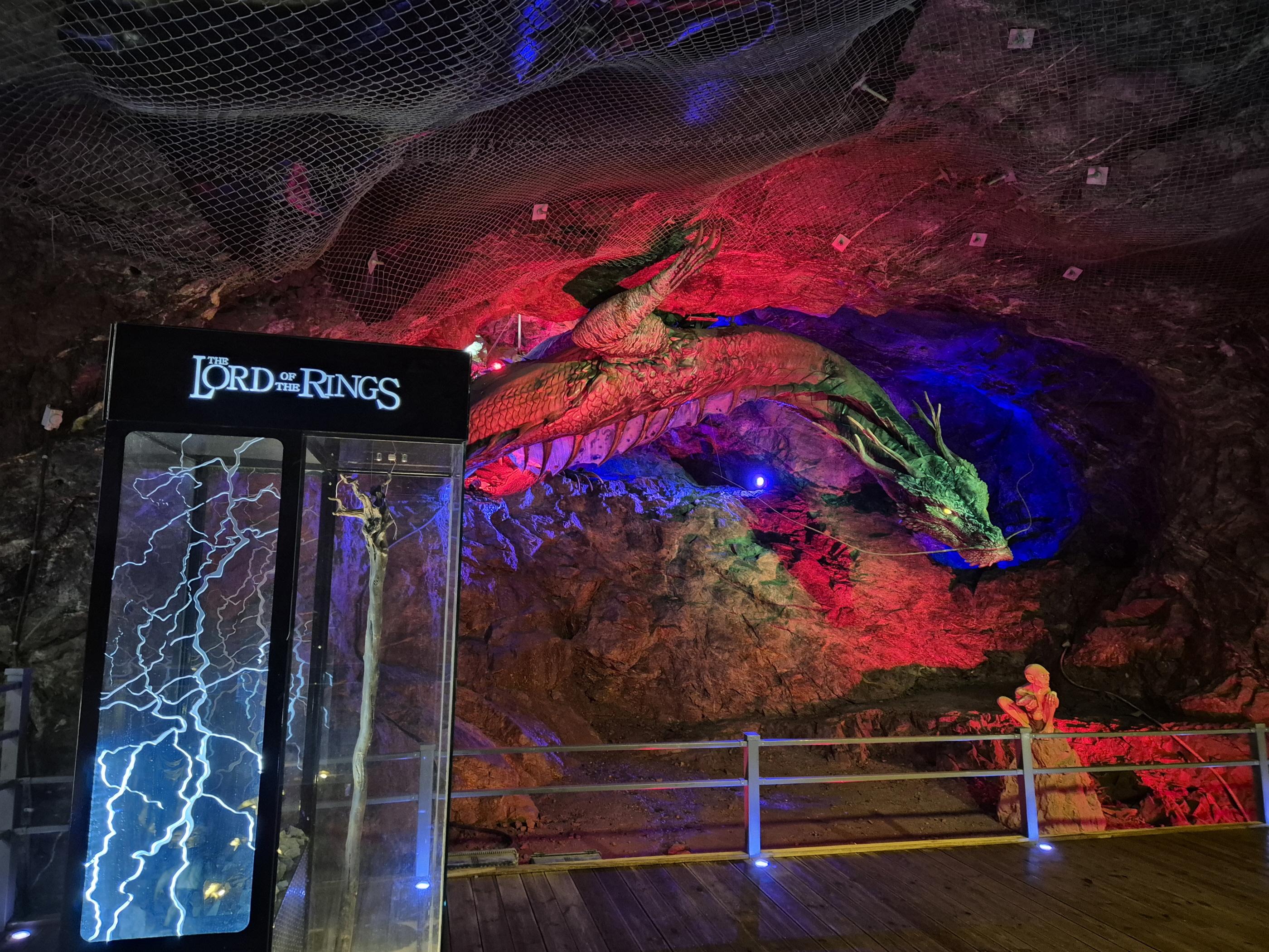 From Incheon: Suwon Layover Tour with Gwangmyeong Cave