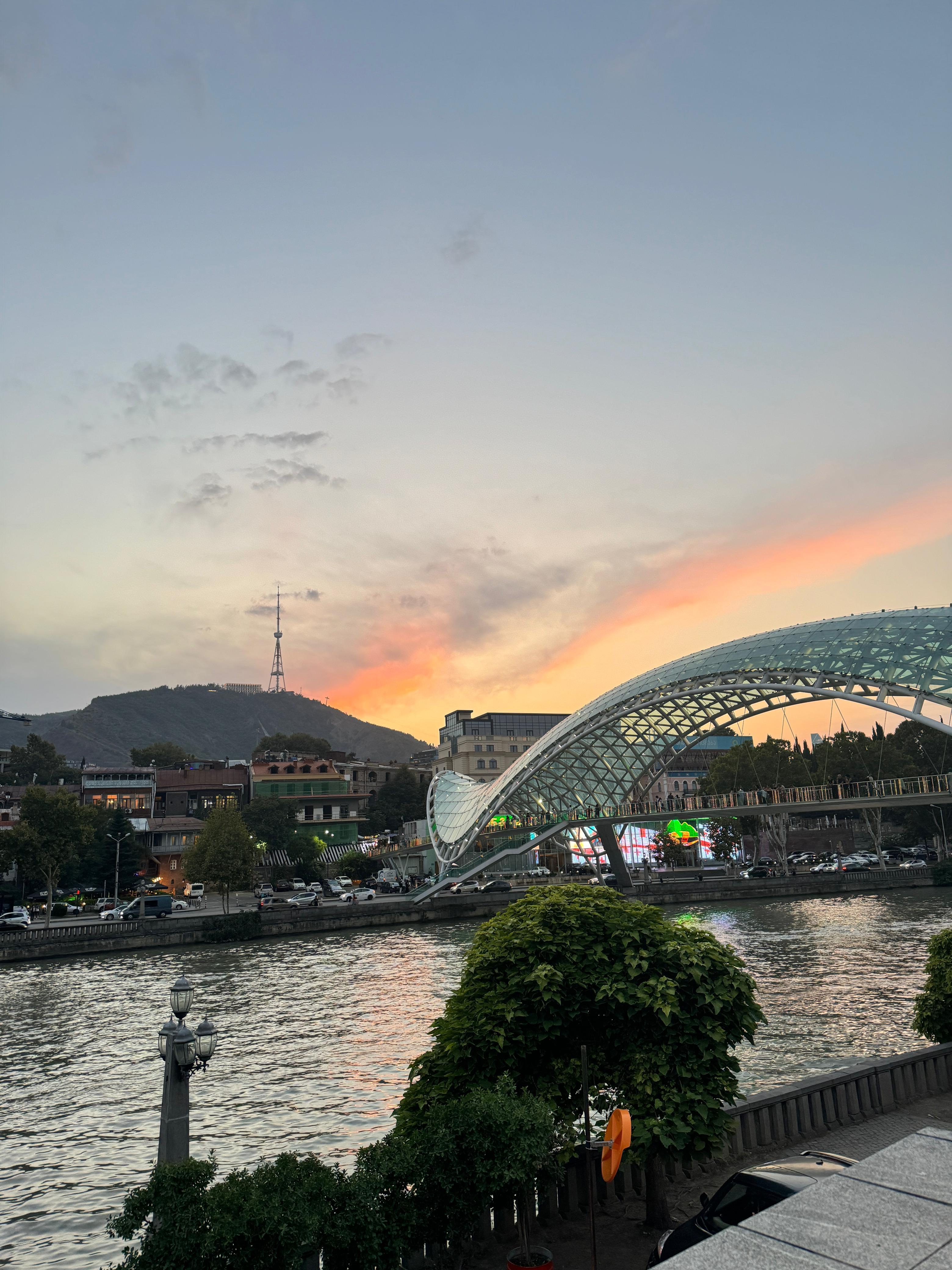 Tbilisi: River Boat Ride with Drink