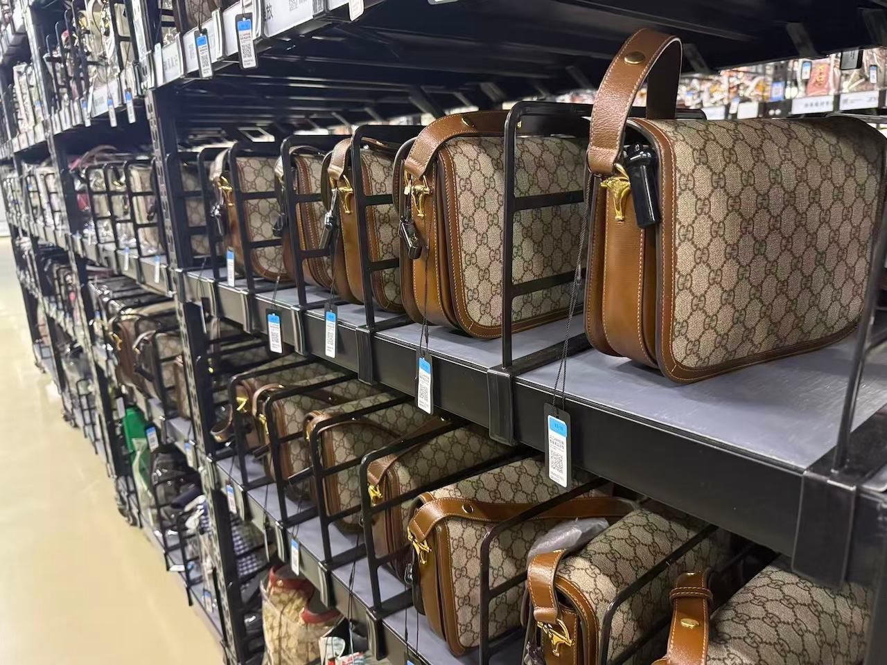 Private Shanghai Shopping Tour, Local Guide & Private Car