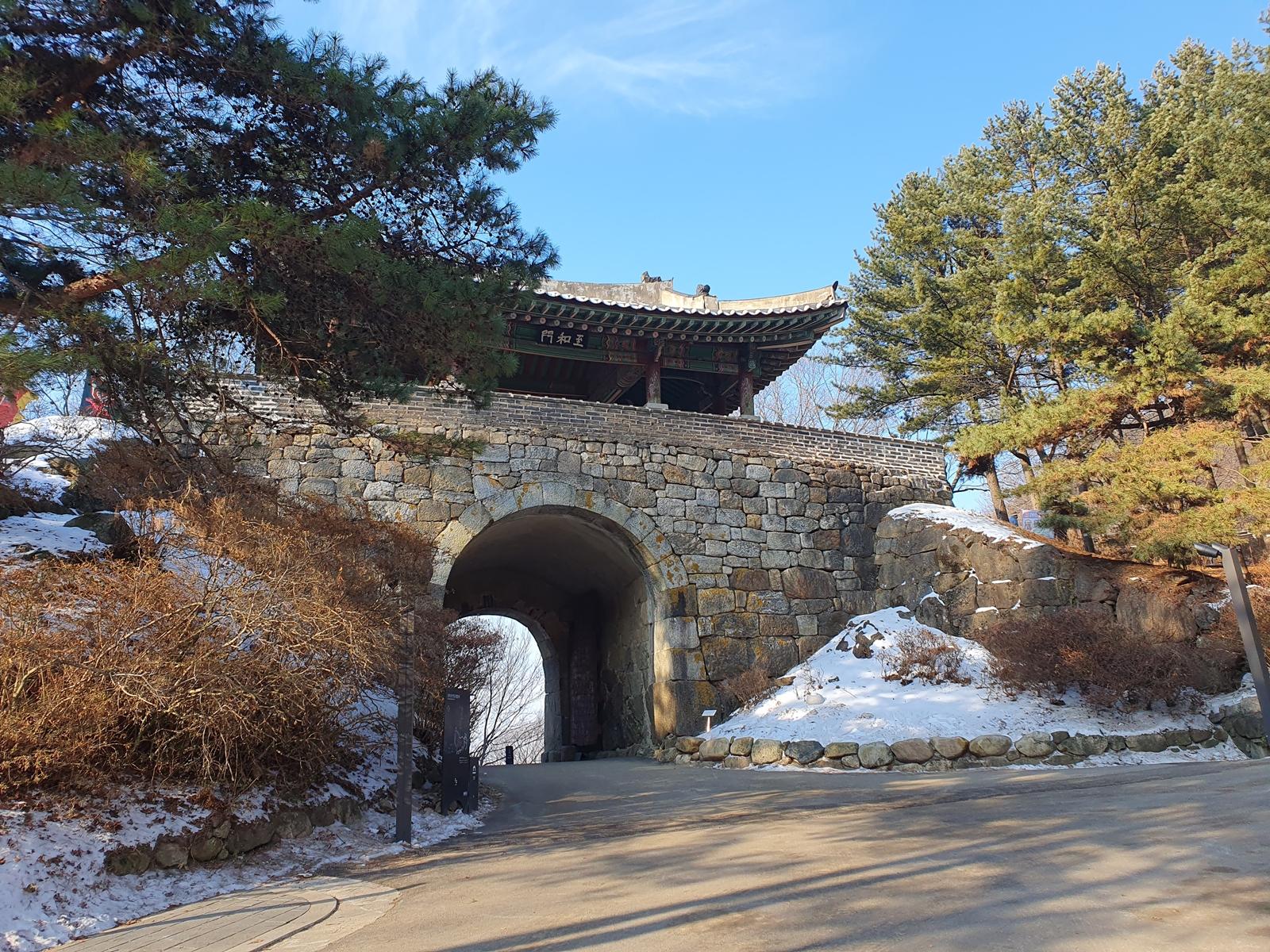 Seoul: Royal Tombs & Namhansanseong Fortress Tour 2