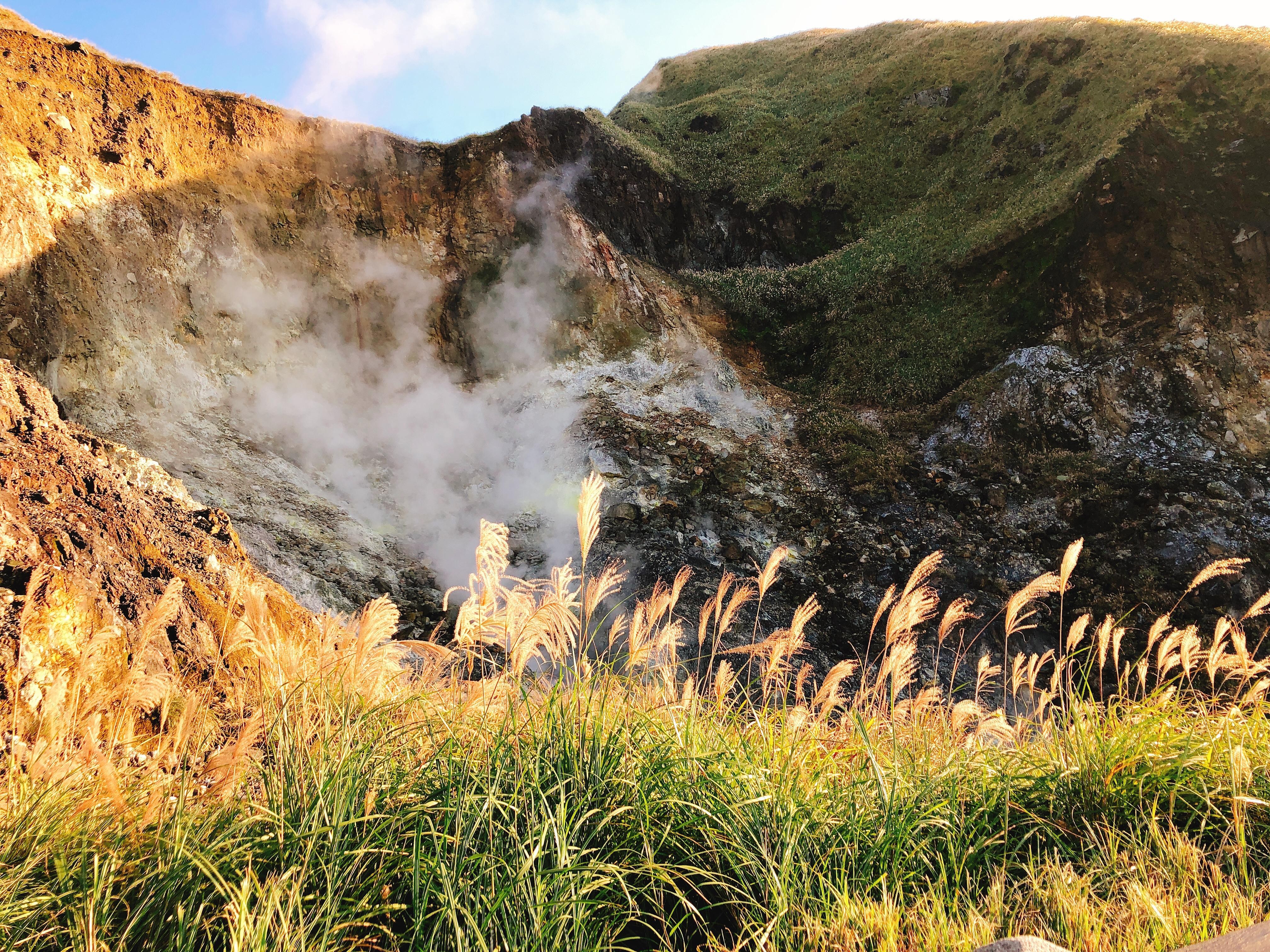Taipei: Yangmingshan National Park Hiking Day Tour