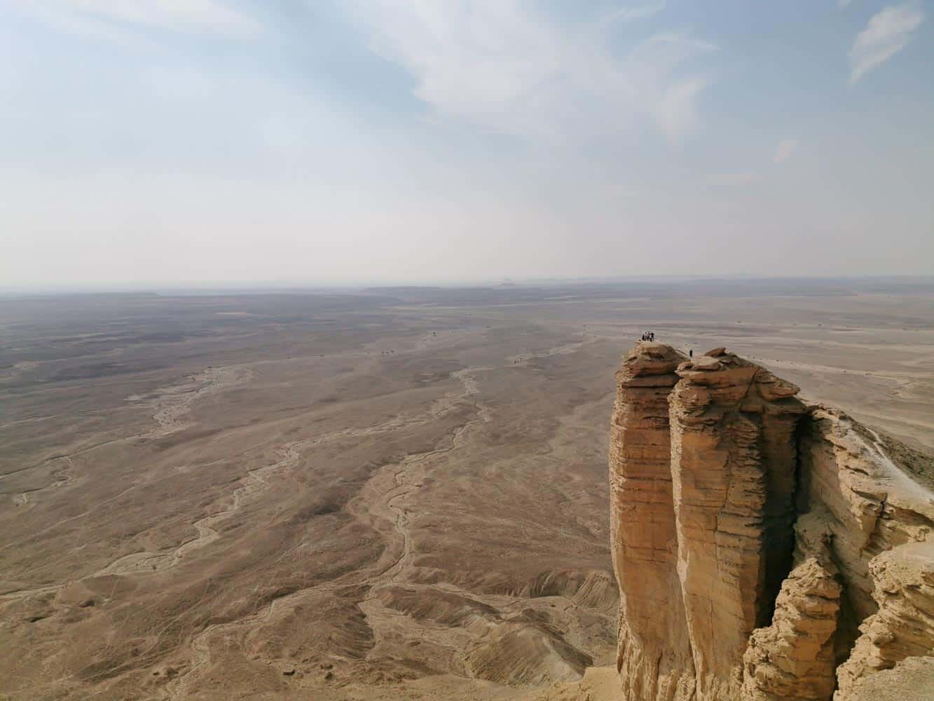 Riyadh: Edge of the World Tour with Dinner at a Campsite