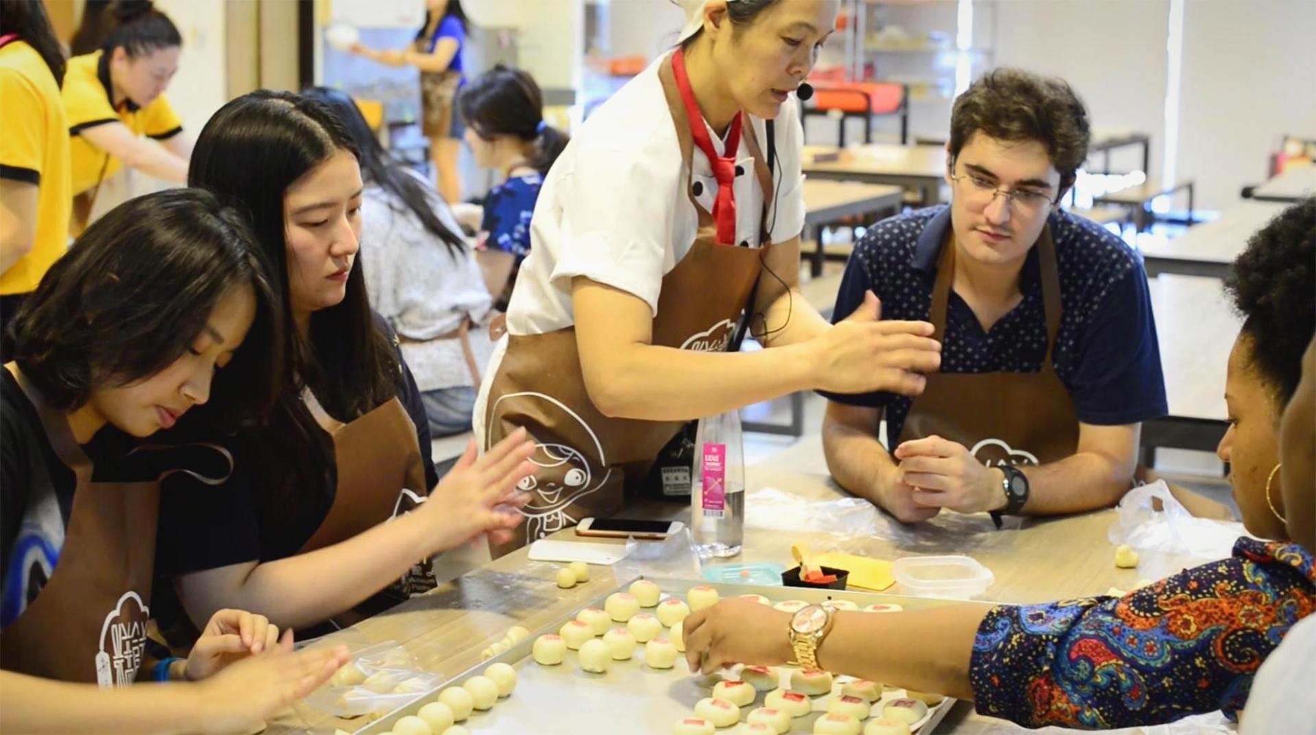 Taipei: Pineapple Cake Workshop & Historical City Tour 2