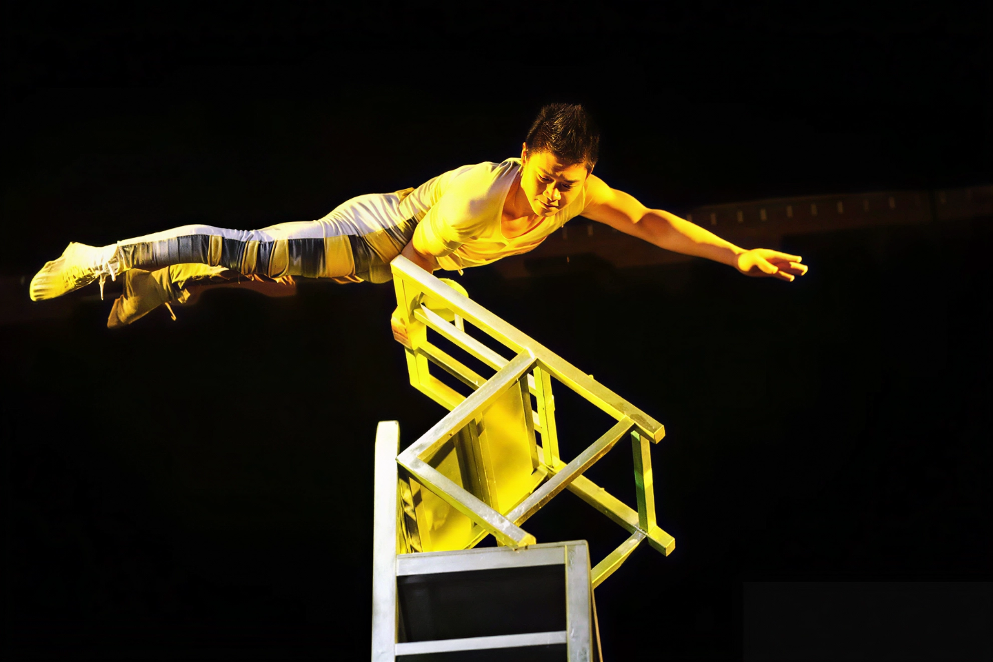 Chaoyang Theatre: National Charm Legend Acrobatic Show 3