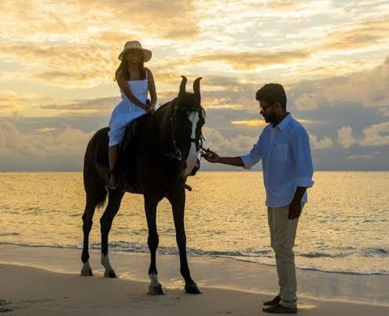 Maafushi: Beach Horse Ride with Sunrise & Sunset Options 2