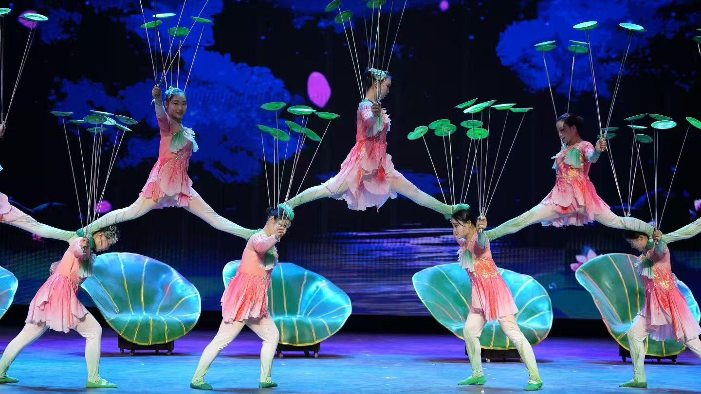 Beijing Chaoyang Theatre Acrobatic Show With Hotel Pickup 2