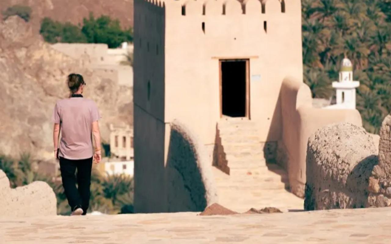 Wadi Qurai and Samail Castle Guided Tour 3