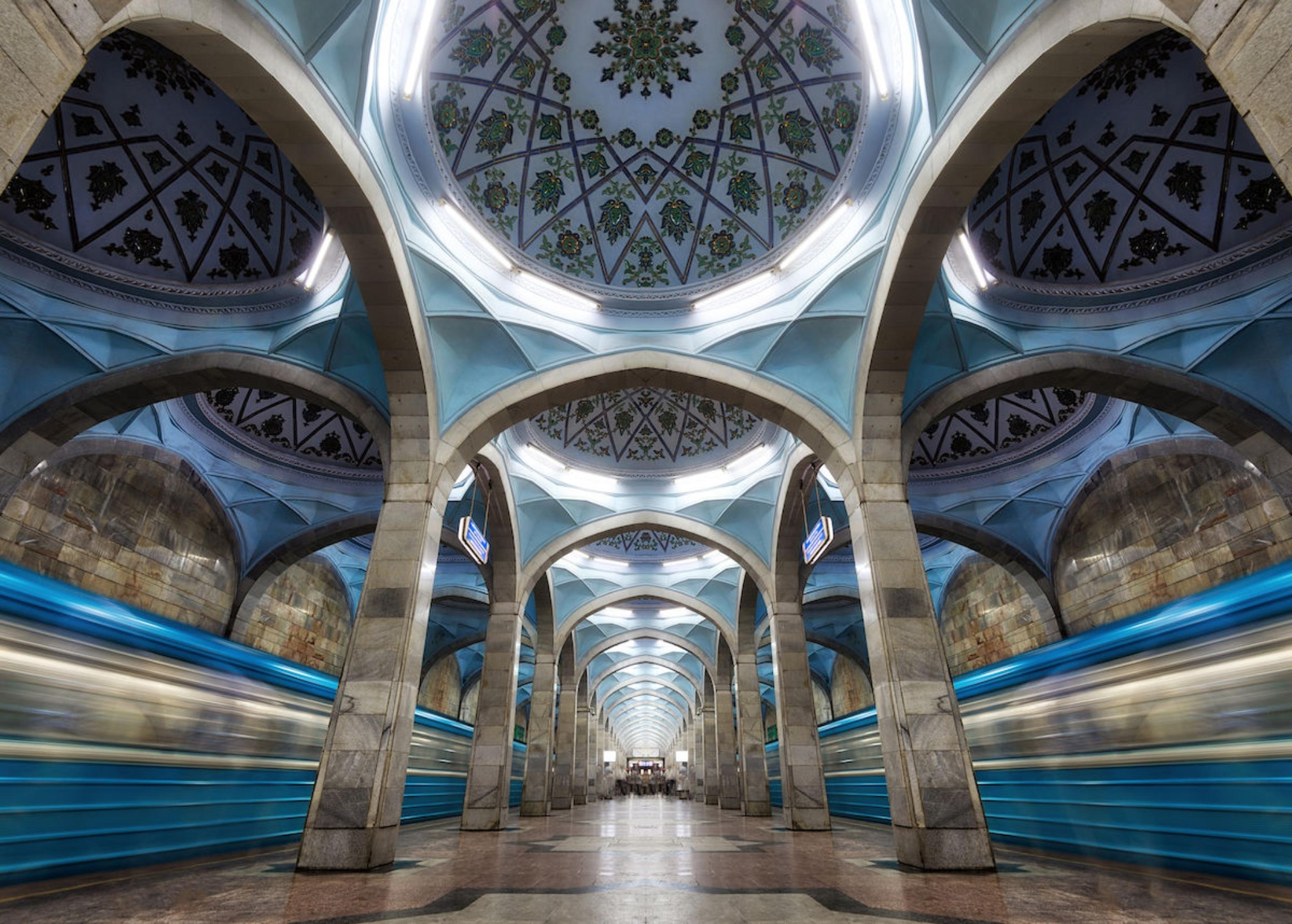 Tashkent: Exclusive metro tour with Chorsu bazaar visit