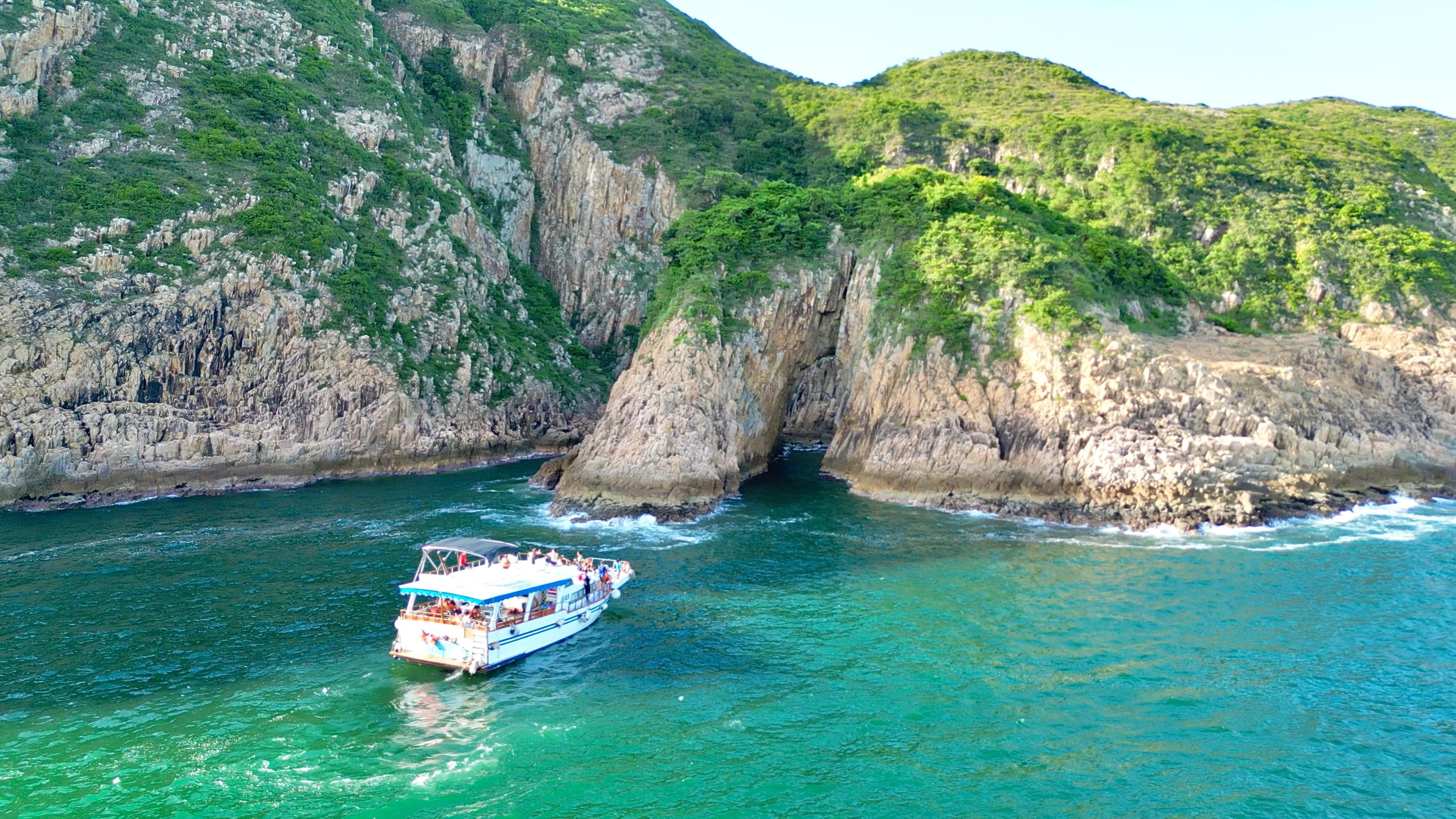 Hong Kong Sai Kung Full Day Snorkelling and Beach Yacht Tour 2