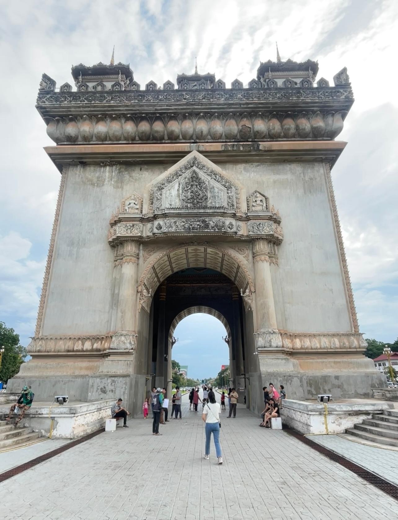 Vientiane IG tour & Patuxay monument 3