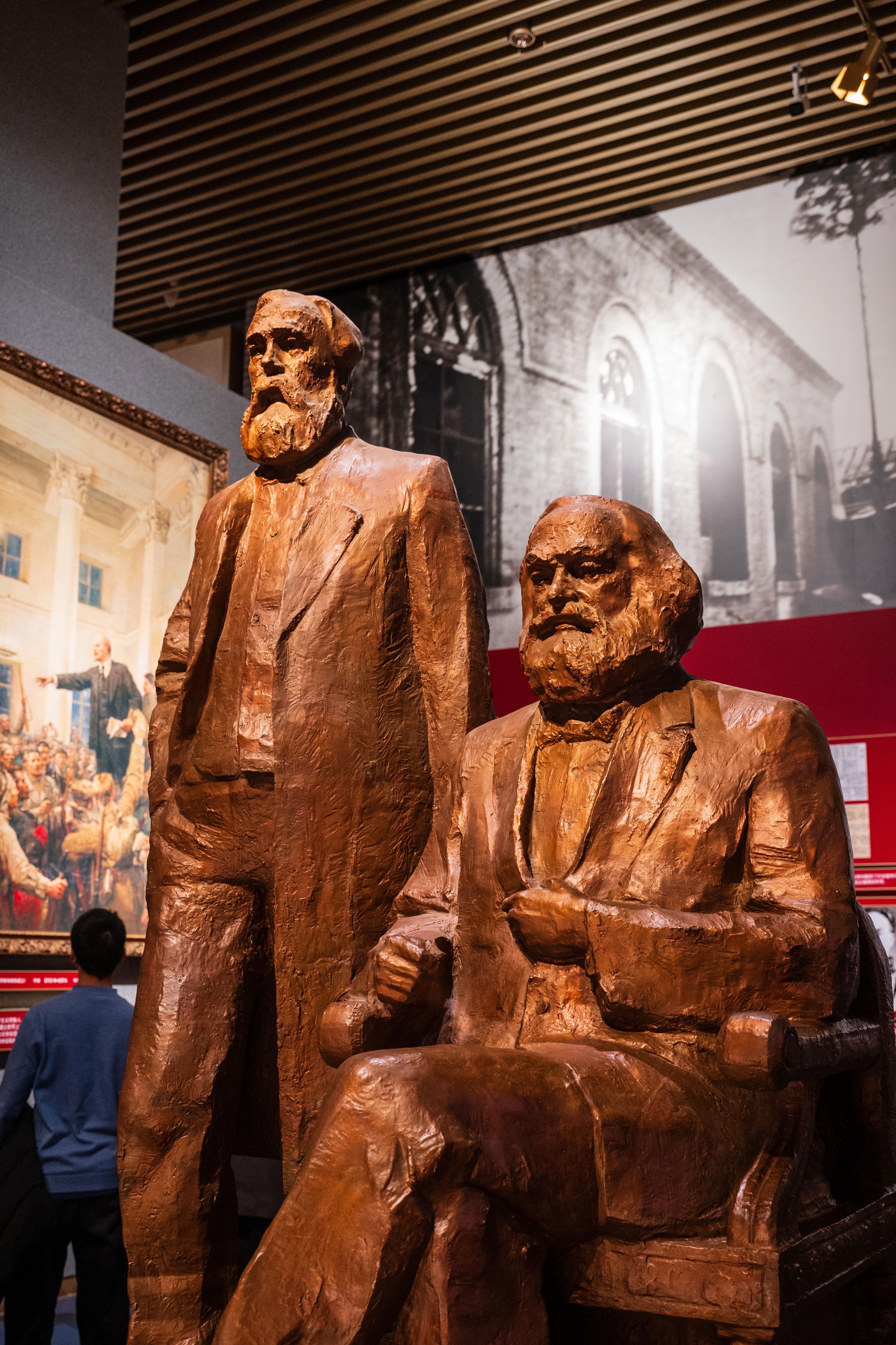 Beijing: the CPC Museum and Arts & Crafts Museum guided tour 3