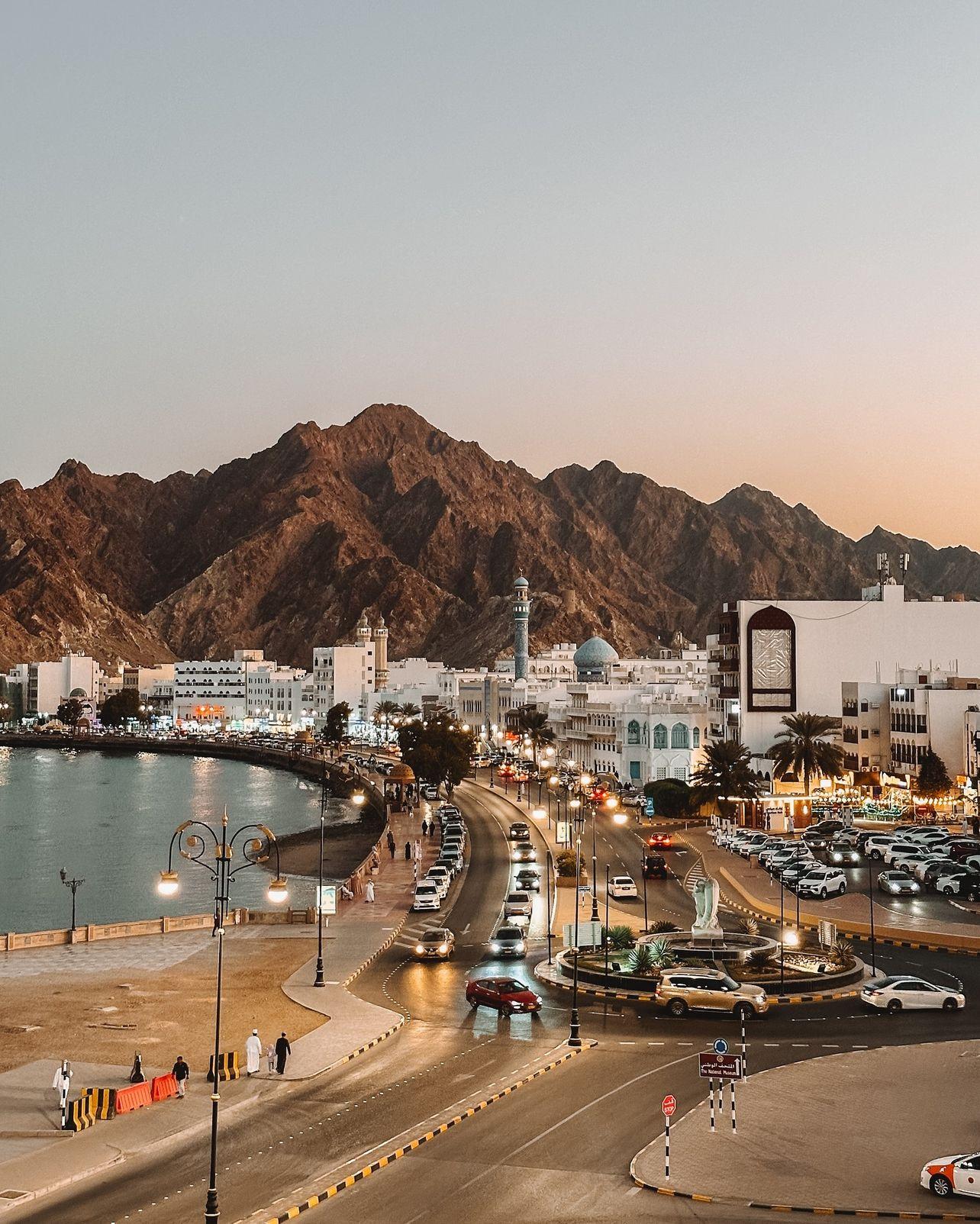 Muscat City Tour and life with Omani Guy ( luxury car). 2