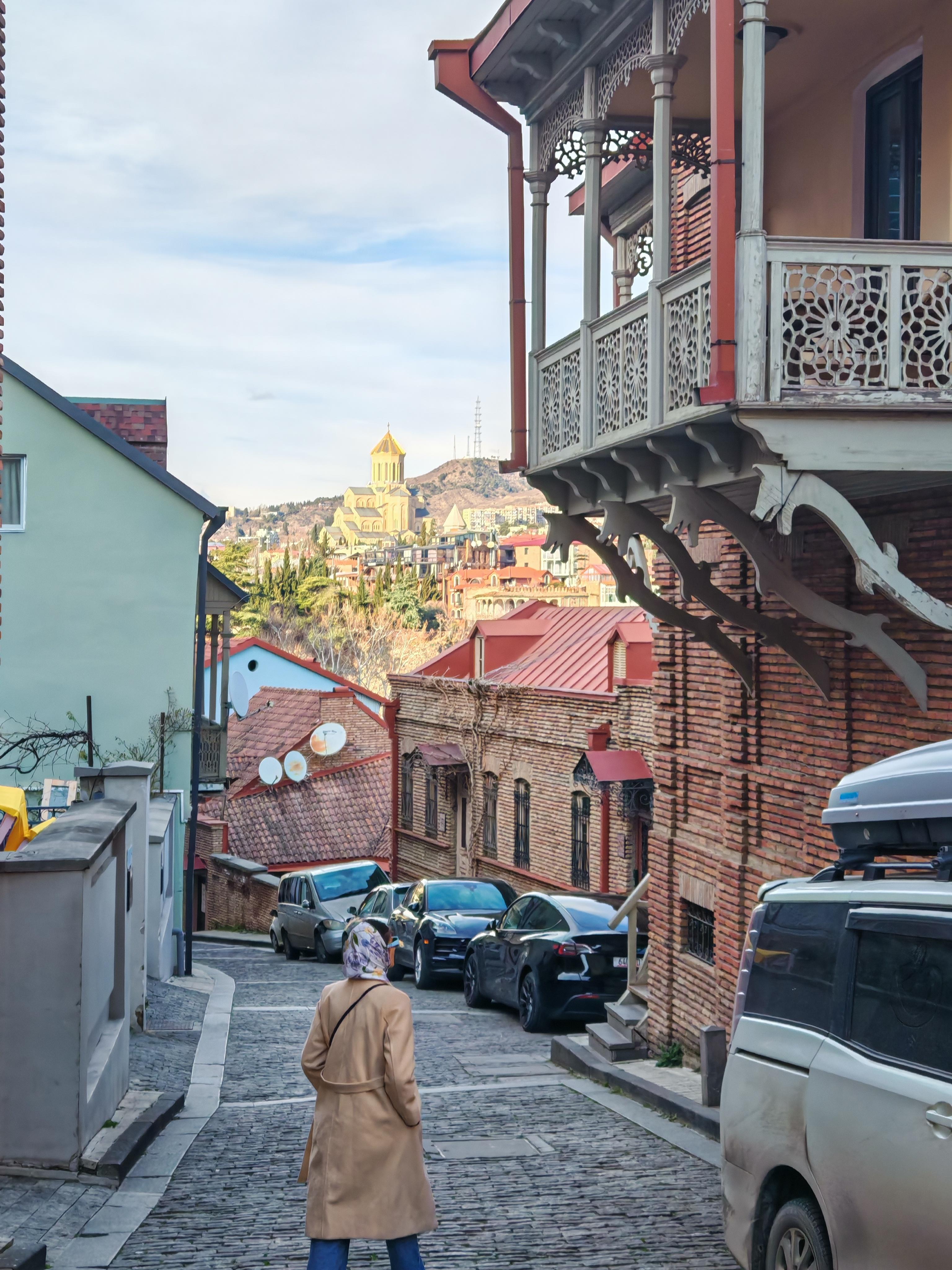 Tbilisi: Private Ride to Yerevan with Wine Tasting