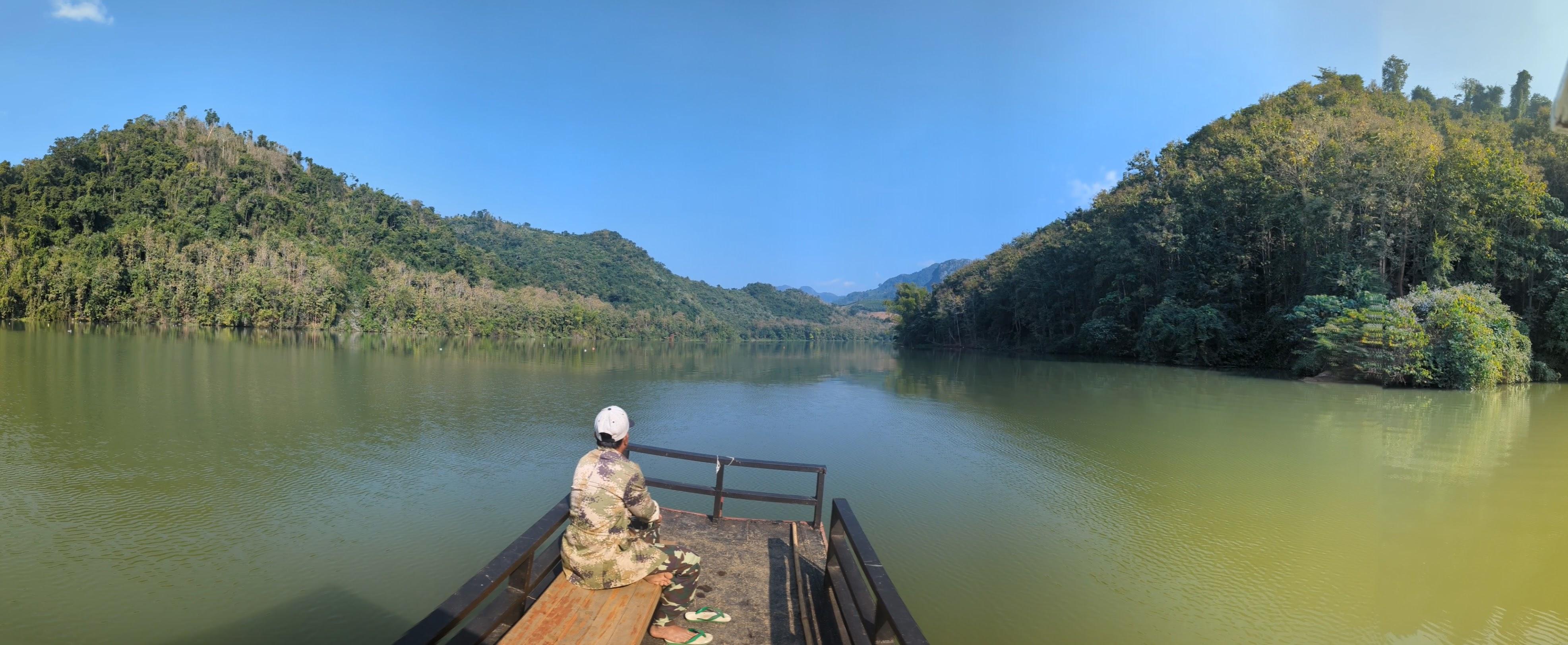 Nong Khiaw to Luang Prabang: Boat Transfer with Lunch