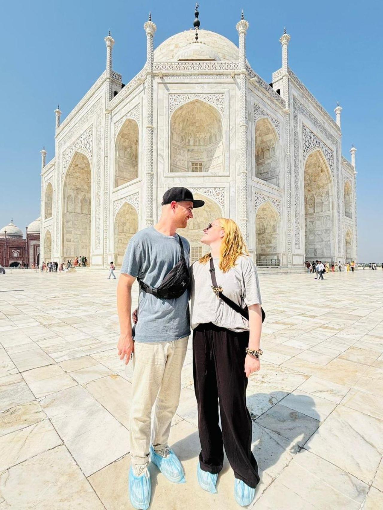 Taj Mahal Sunrise and Agra Trip From Delhi with 5* Breakfast 3