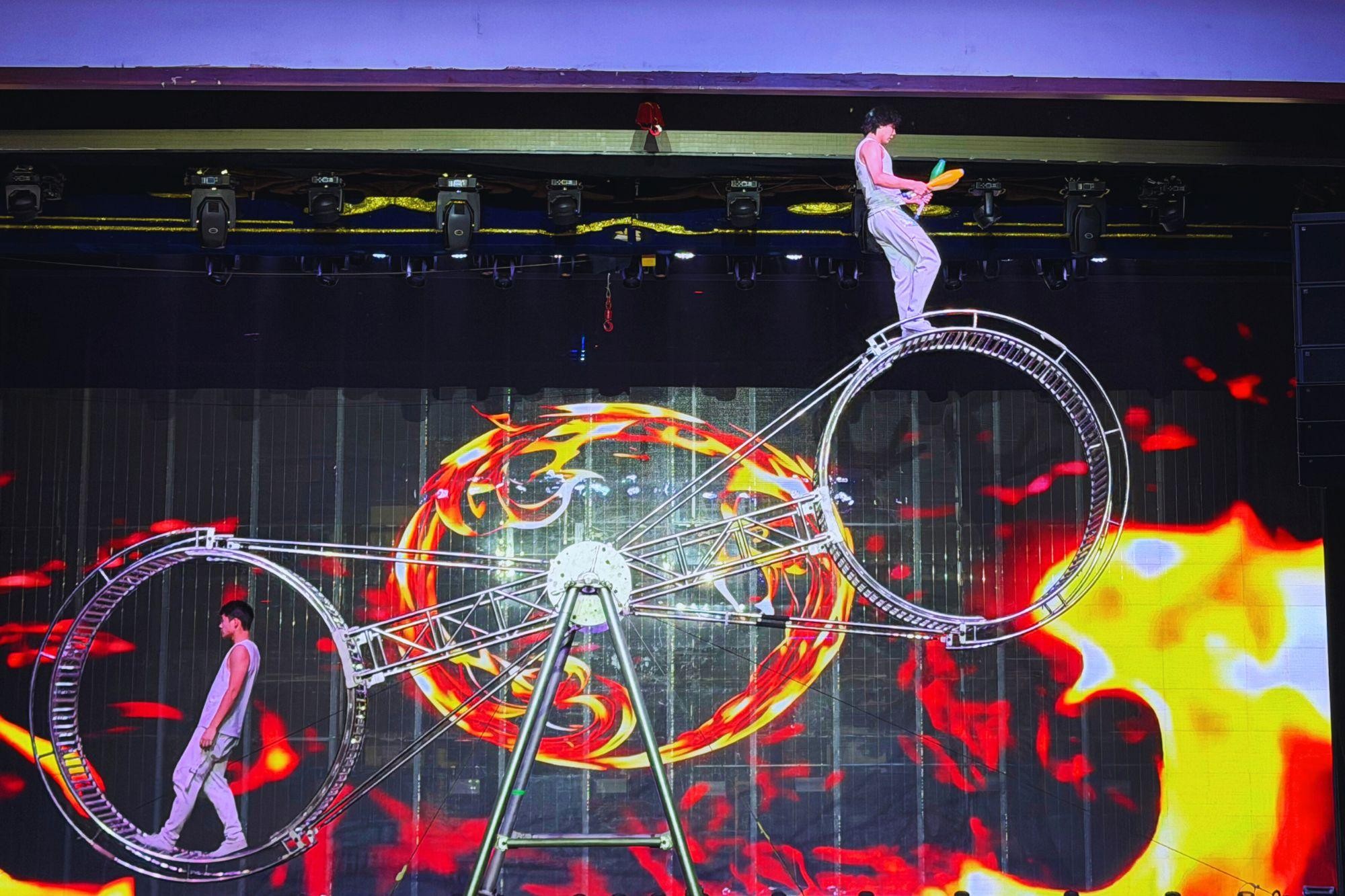 Beijing: Acrobatic Show Tickets Traditional & Modern Fusion 3