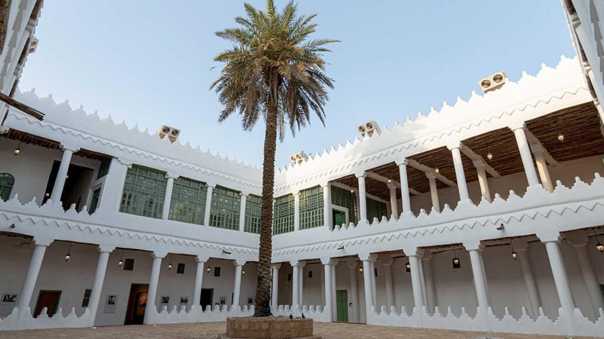Riyadh: Heritage Tour from National Museum to Souq Ushaiger 3