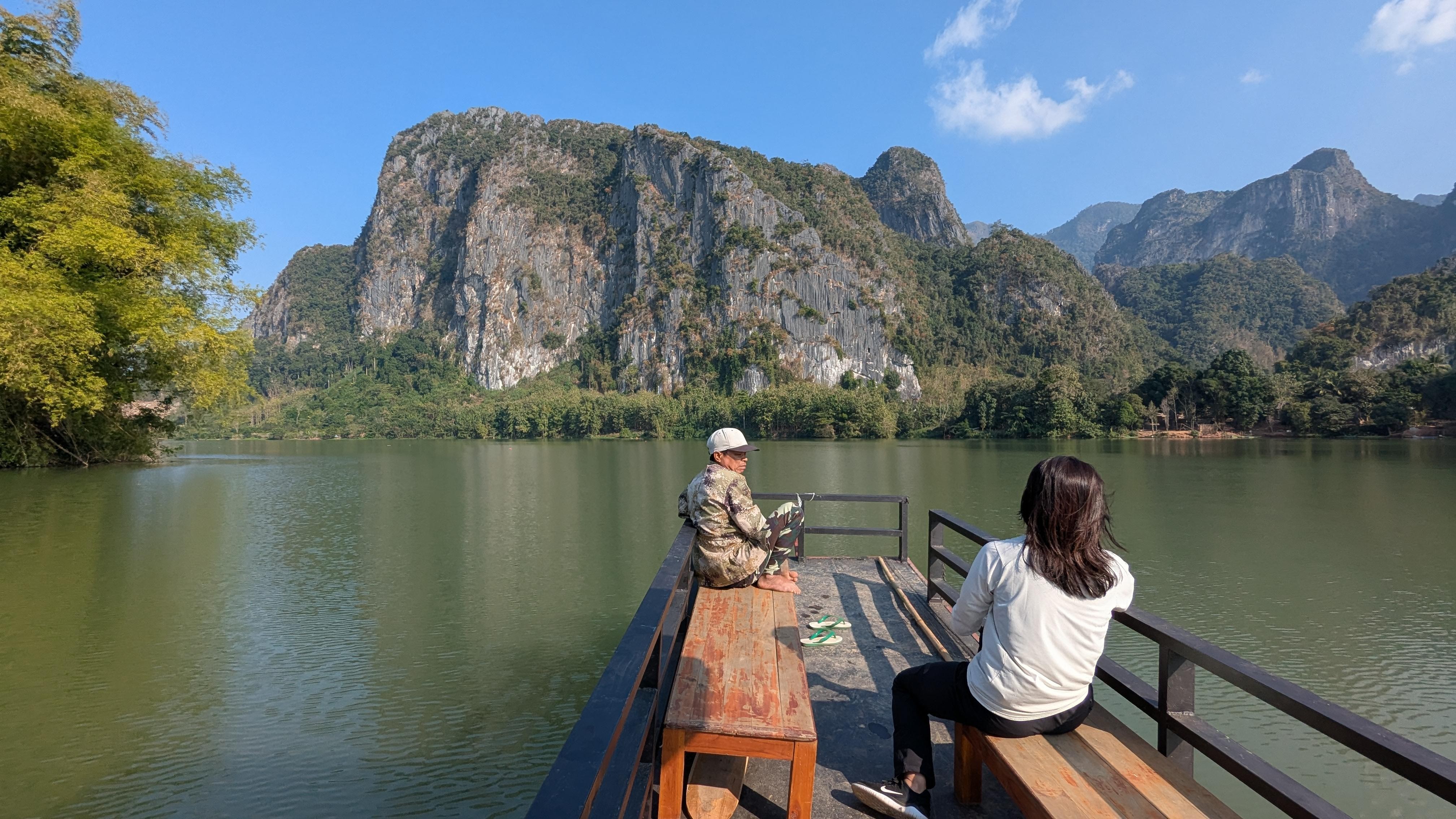 Luang Prabang to Nong Khiaw: Boat Transfer with Lunch